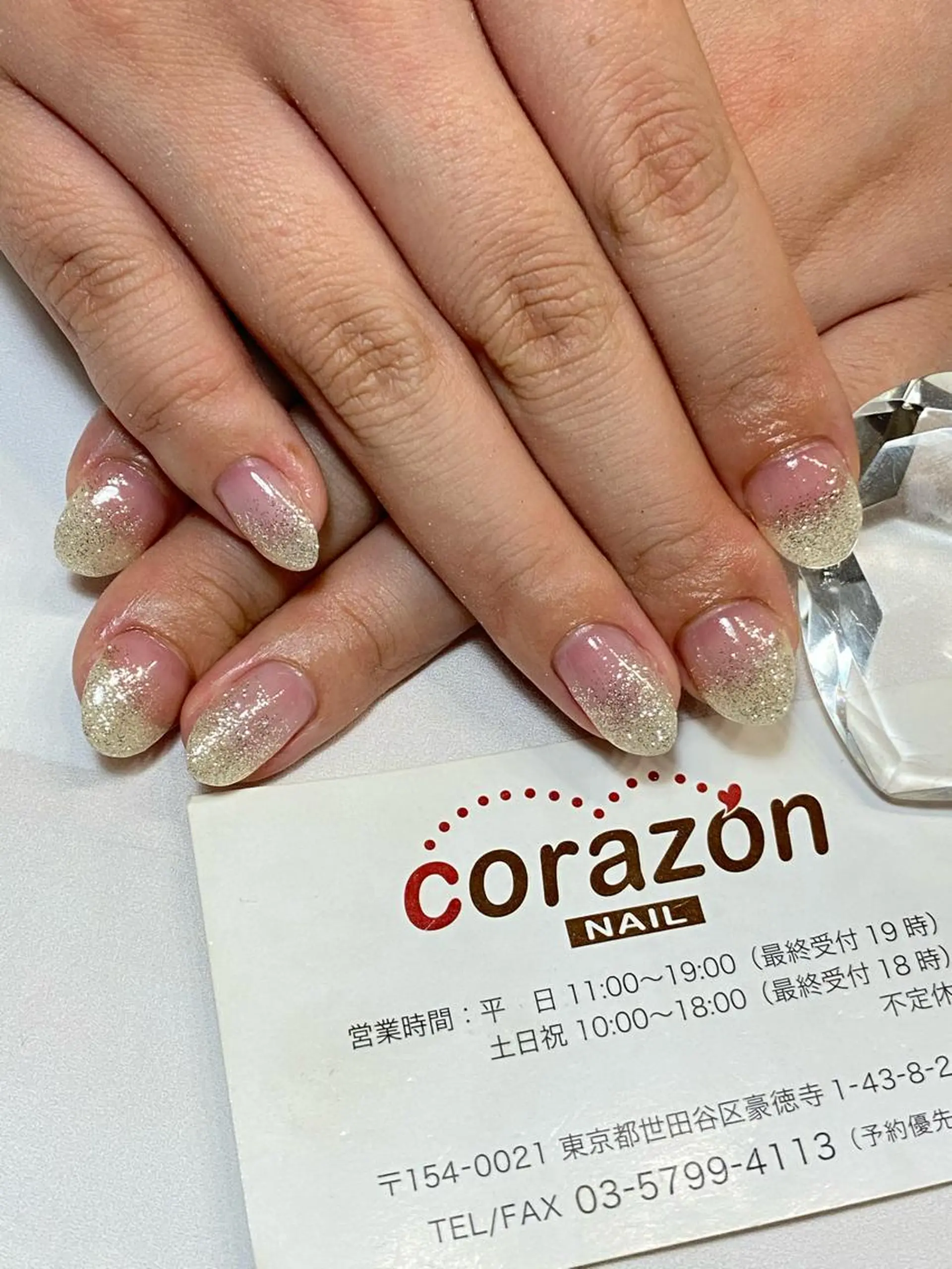 ネイル ジェルネイル グラデーション ラメ(グリッター) シルバー ホワイト ハンドネイル corazon所属・ネイリスト aicoのネイルデザイン