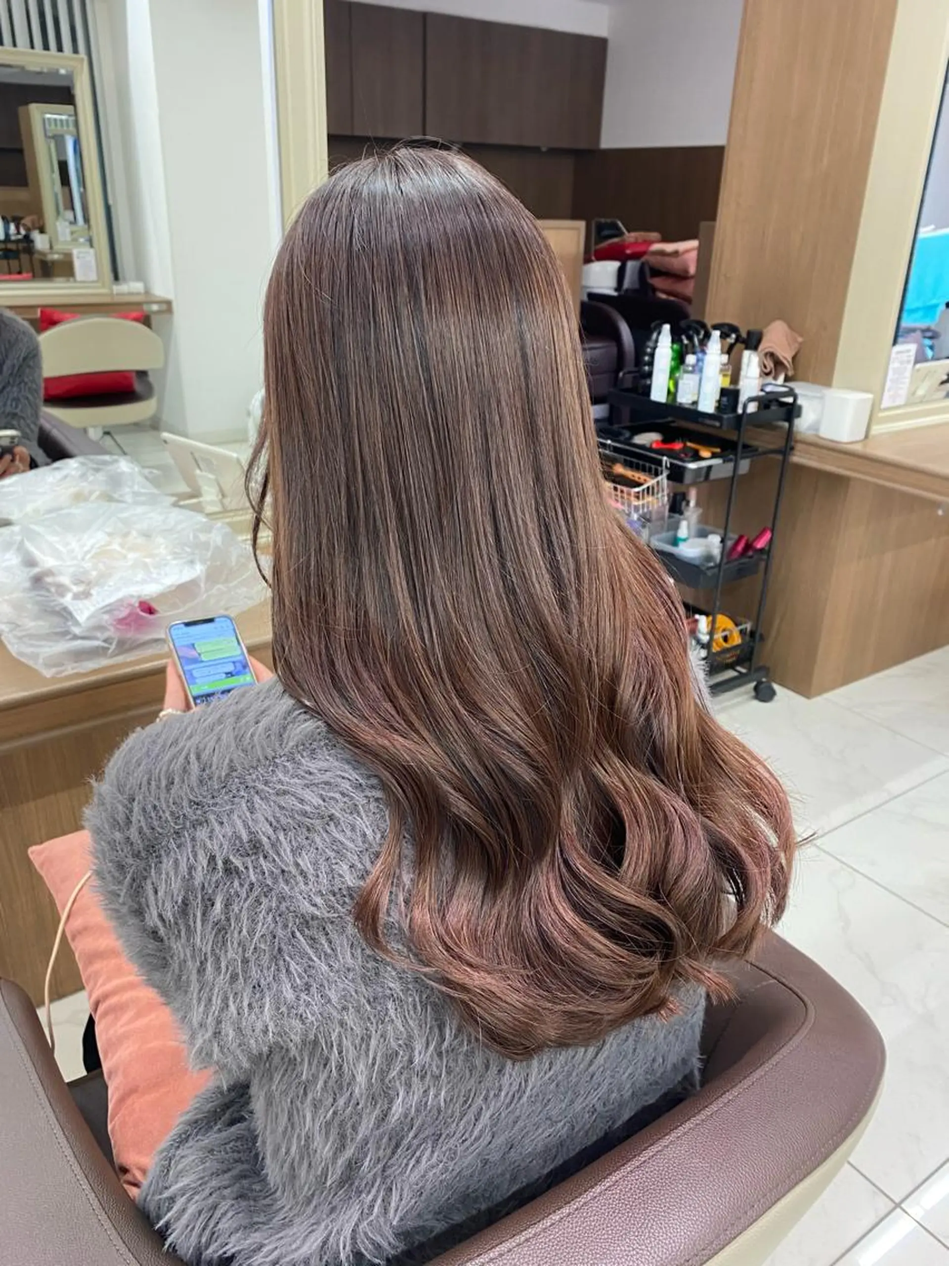 ロング カラー ココアグレージュ グレージュ ラベンダーカラー トリートメント カット ヘアカラー トリートメント 長妻莉央/縮毛矯正 髪質改善カラーのヘアスタイル