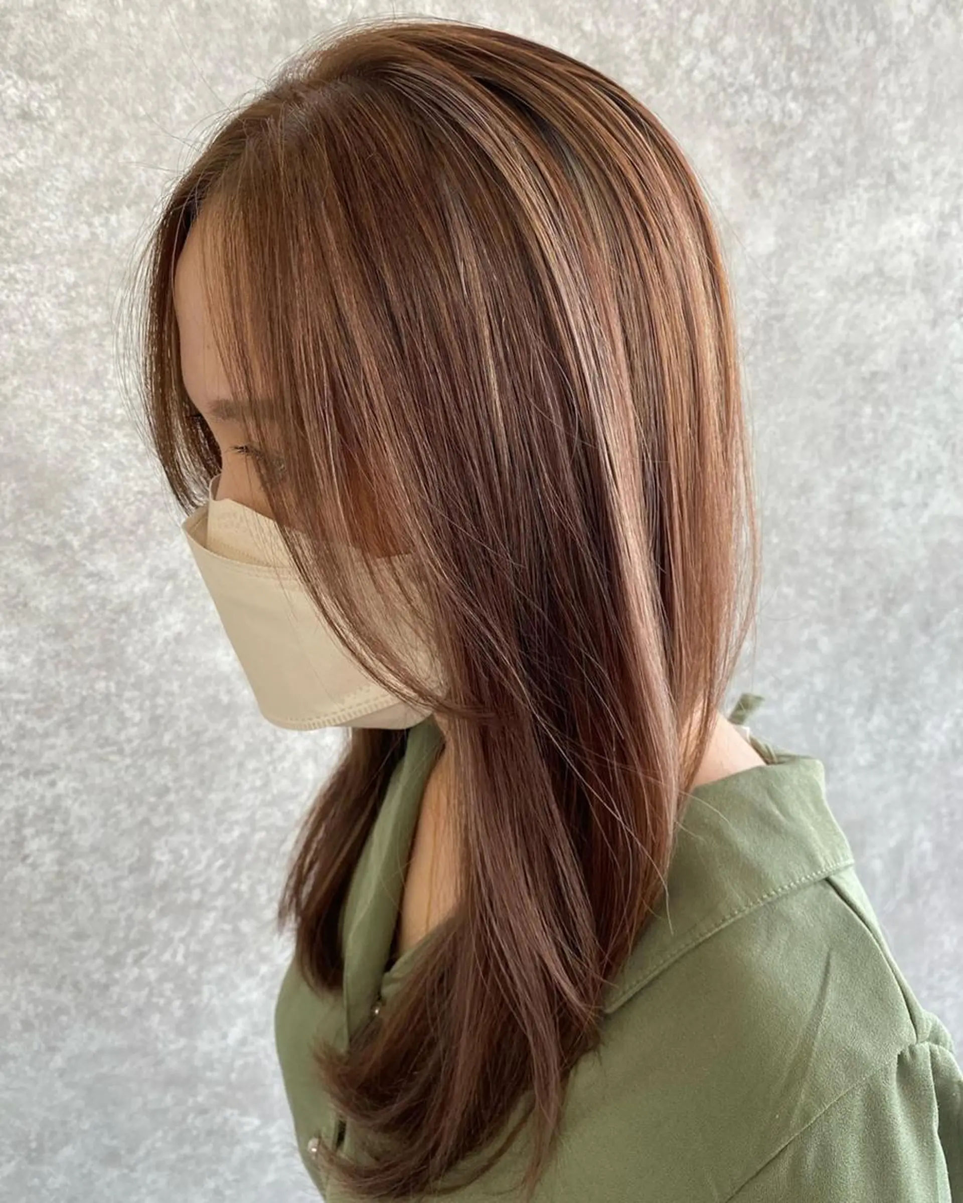 ロング カラー ベージュカラー ハイライトカラー ハイトーンカラー ミルクティーベージュ ハイライト UNDER vr 【アンダーバー】のヘアスタイル