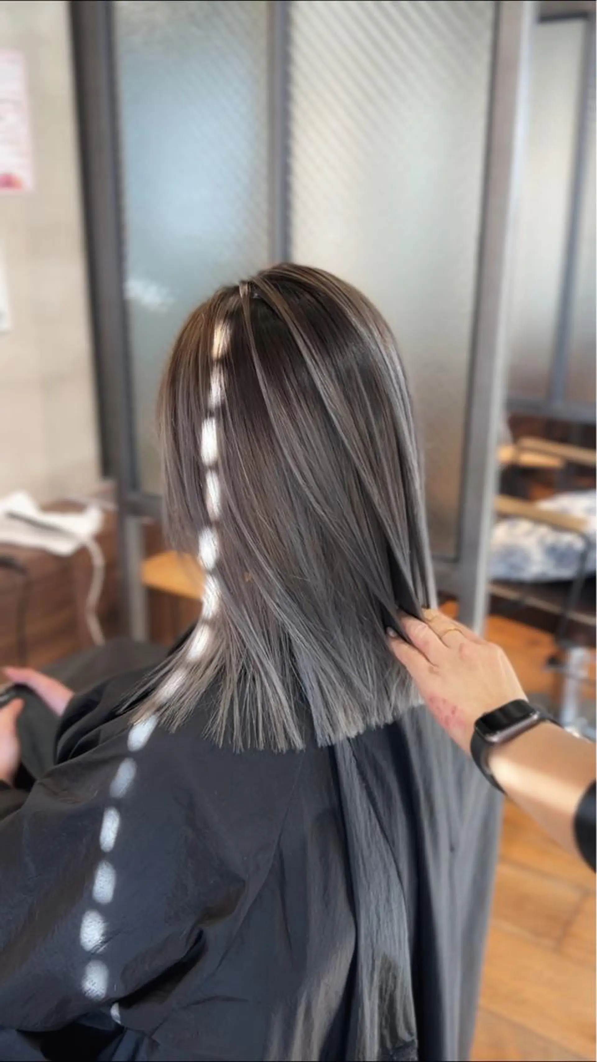 セミロング カラー バレイヤージュ レイヤーカット 海外風カーテンバング Mao広尾美容室のヘアスタイル