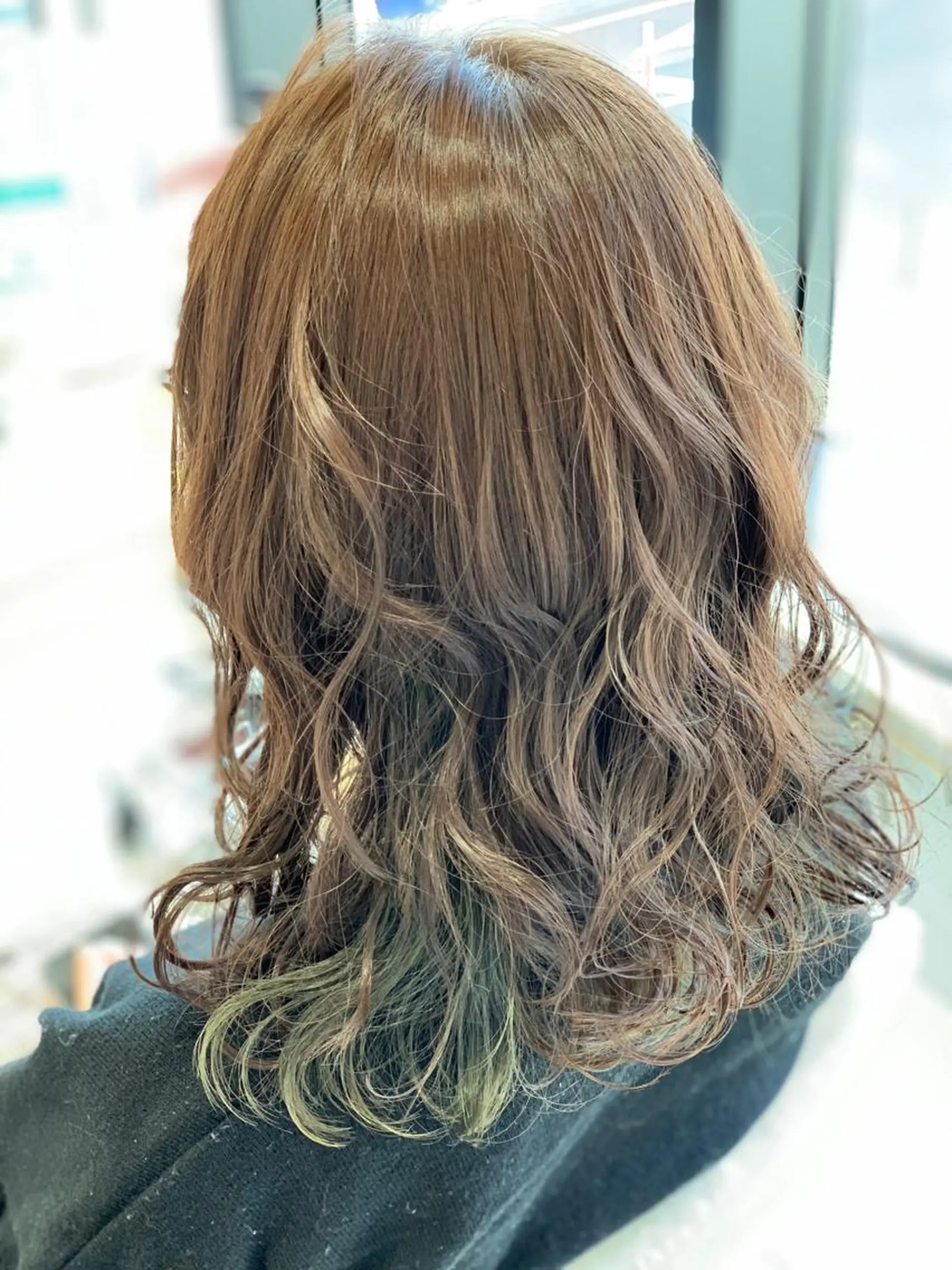 セミロング 鈴木 華枝のヘアスタイル