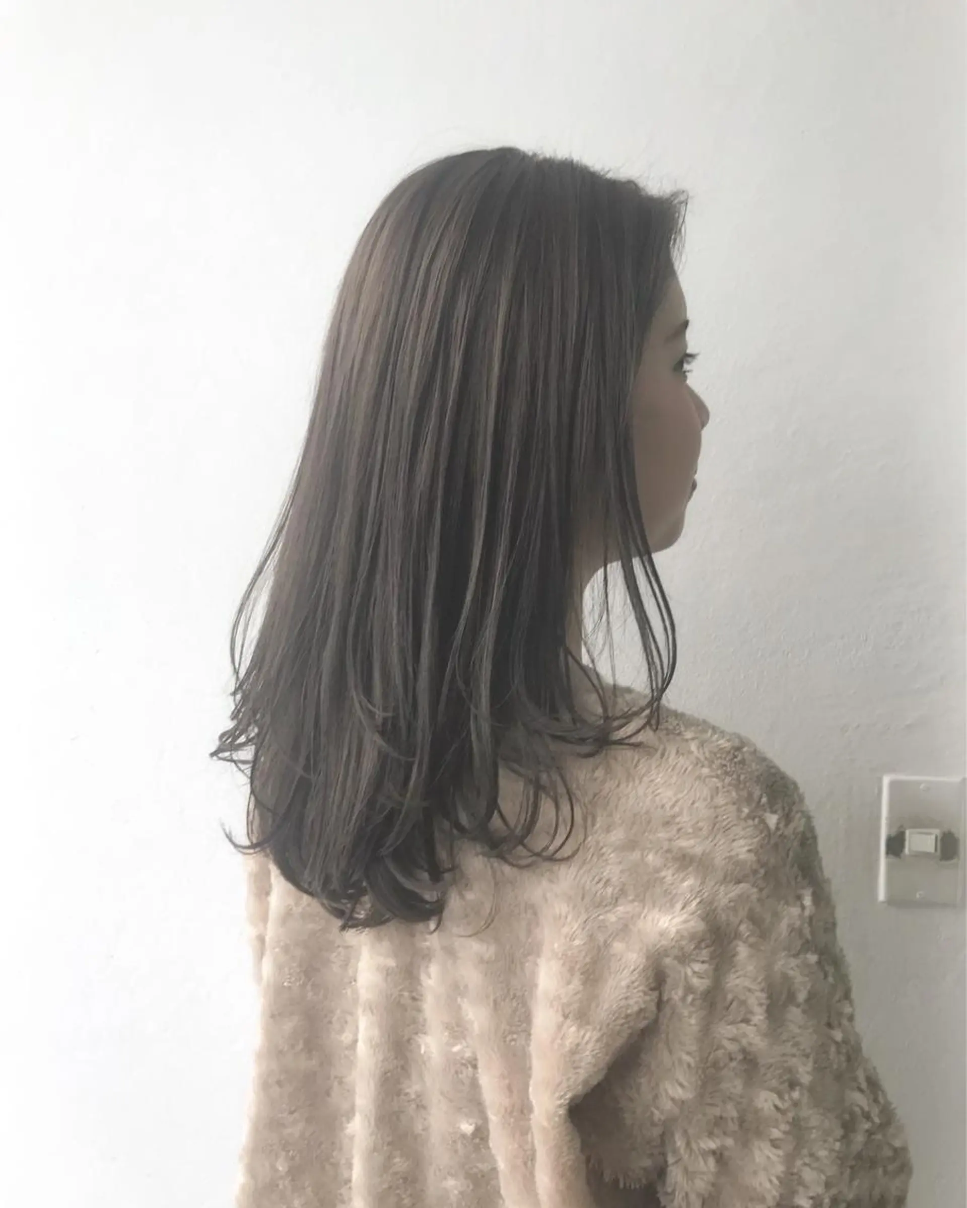 セミロング レイヤーカット 岩田菜央 《武蔵小杉》のヘアスタイル