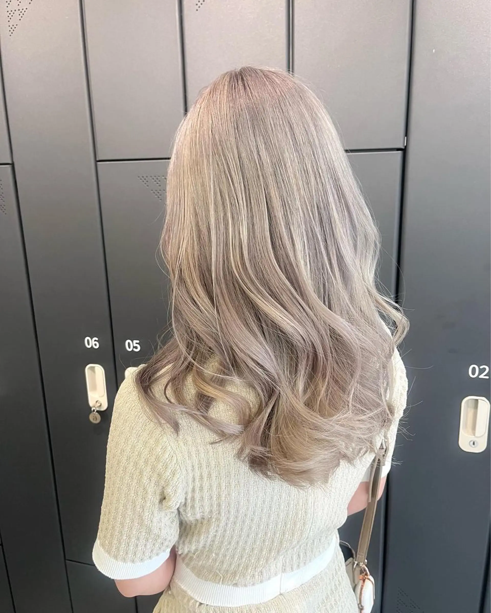 セミロング カラー ベージュカラー ブリーチ ホワイトベージュ ハイライト/ショート /ボブ/RYOHEIのヘアスタイル