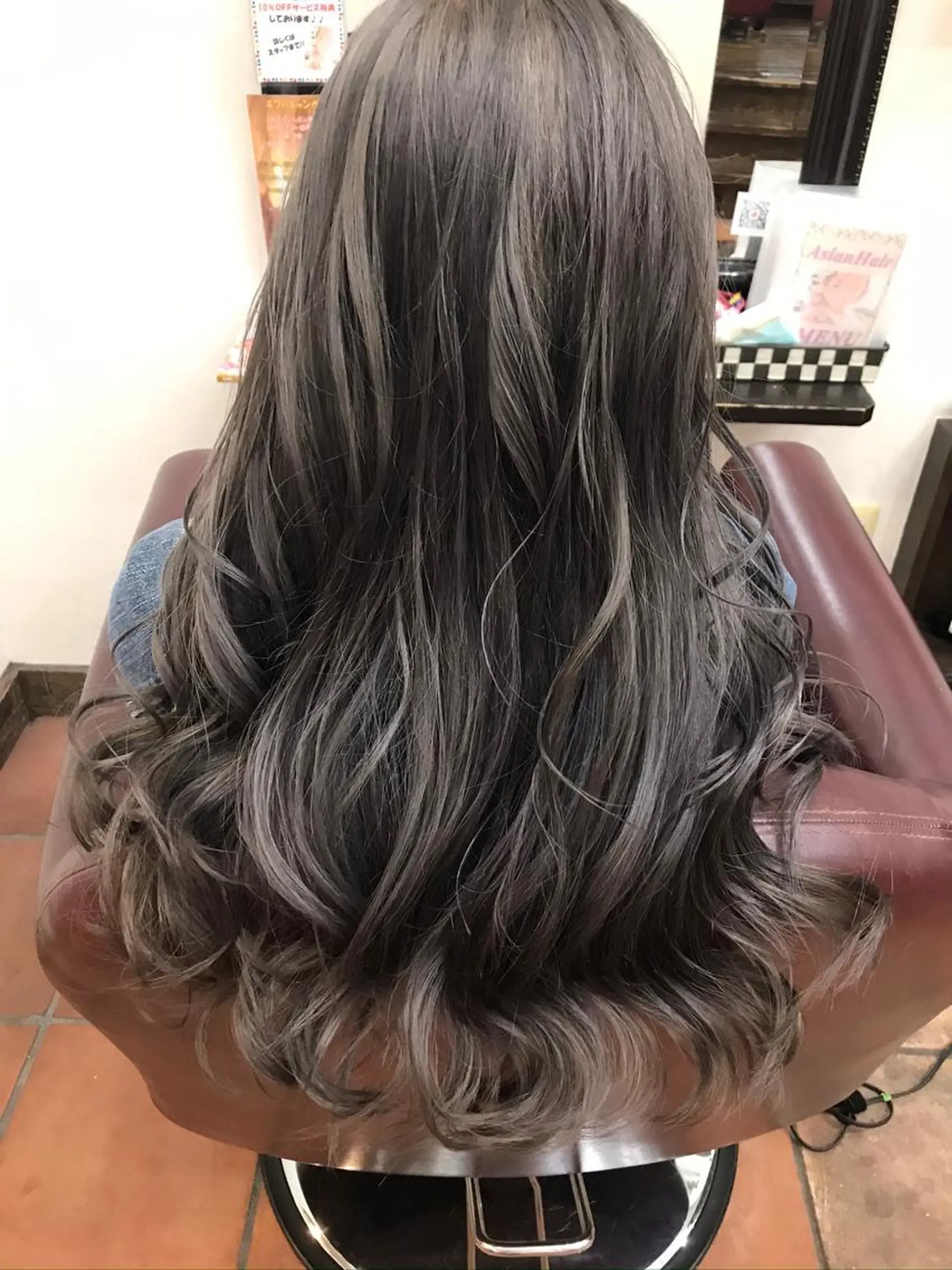 ロング ハイライト ヘアカラー Style Tのヘアスタイル