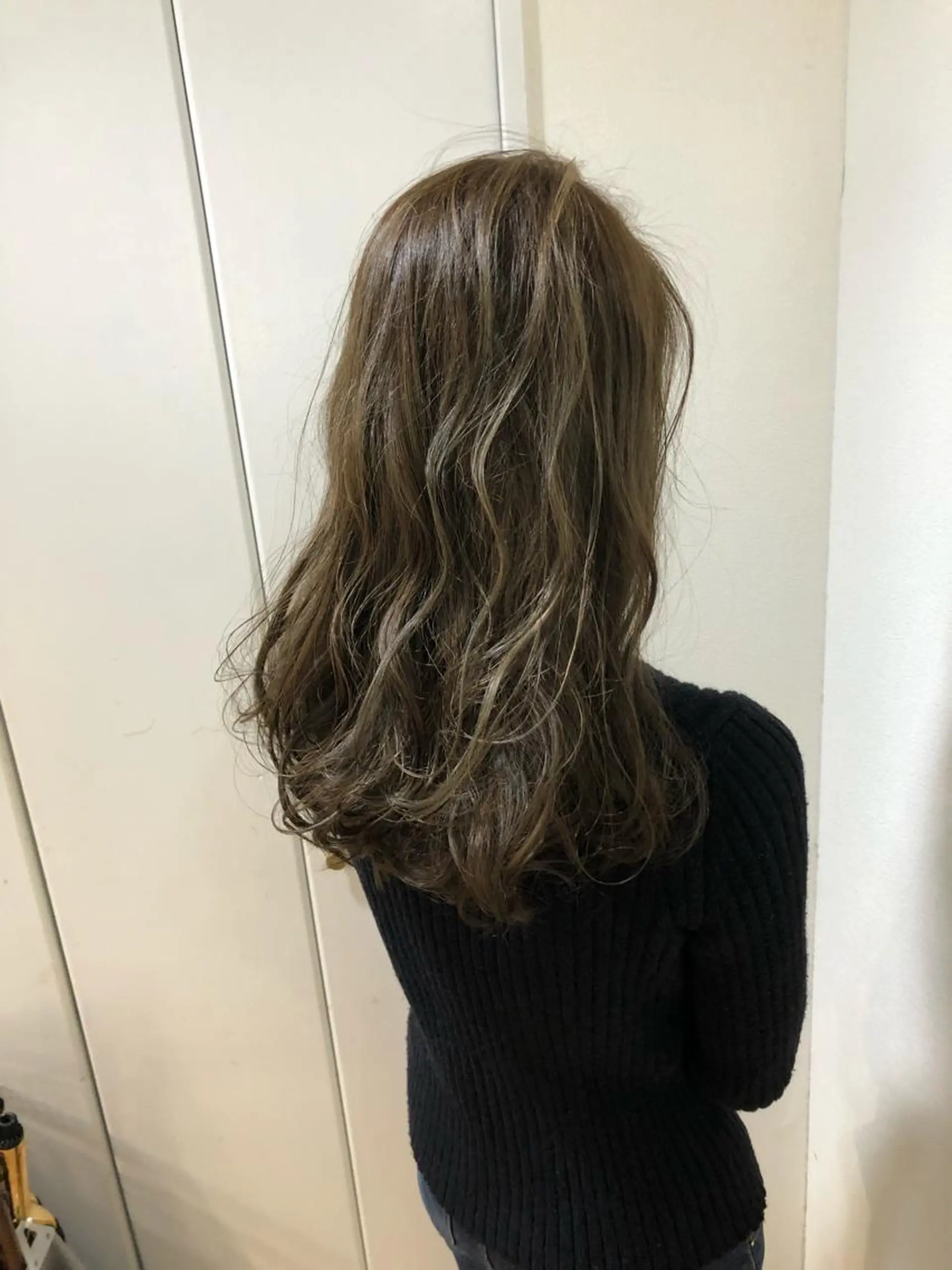 ロング カラー グレージュ ハイライトカラー ハイライト Elissumeda所属・ブリーチ特化 梅田本多翔のヘアスタイル