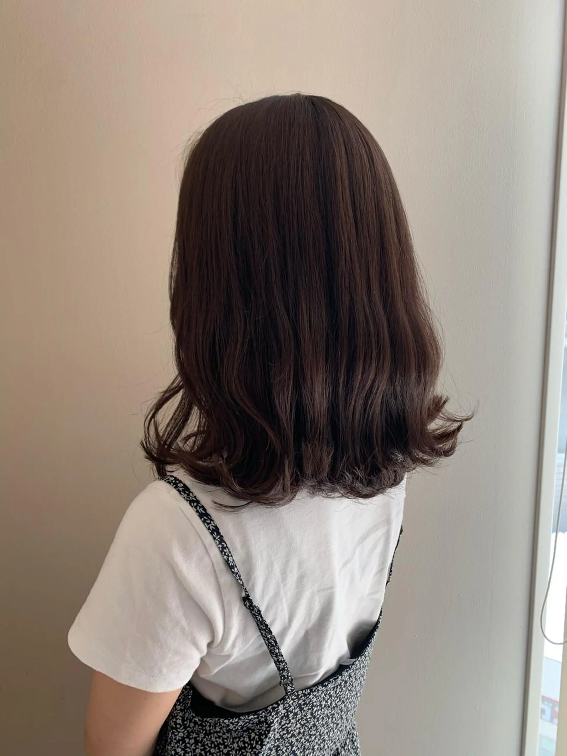 ミディアム カラー グレージュ ヘアカラー トリートメント 顔まわりカット✄ ベージュカラー🧸のヘアスタイル
