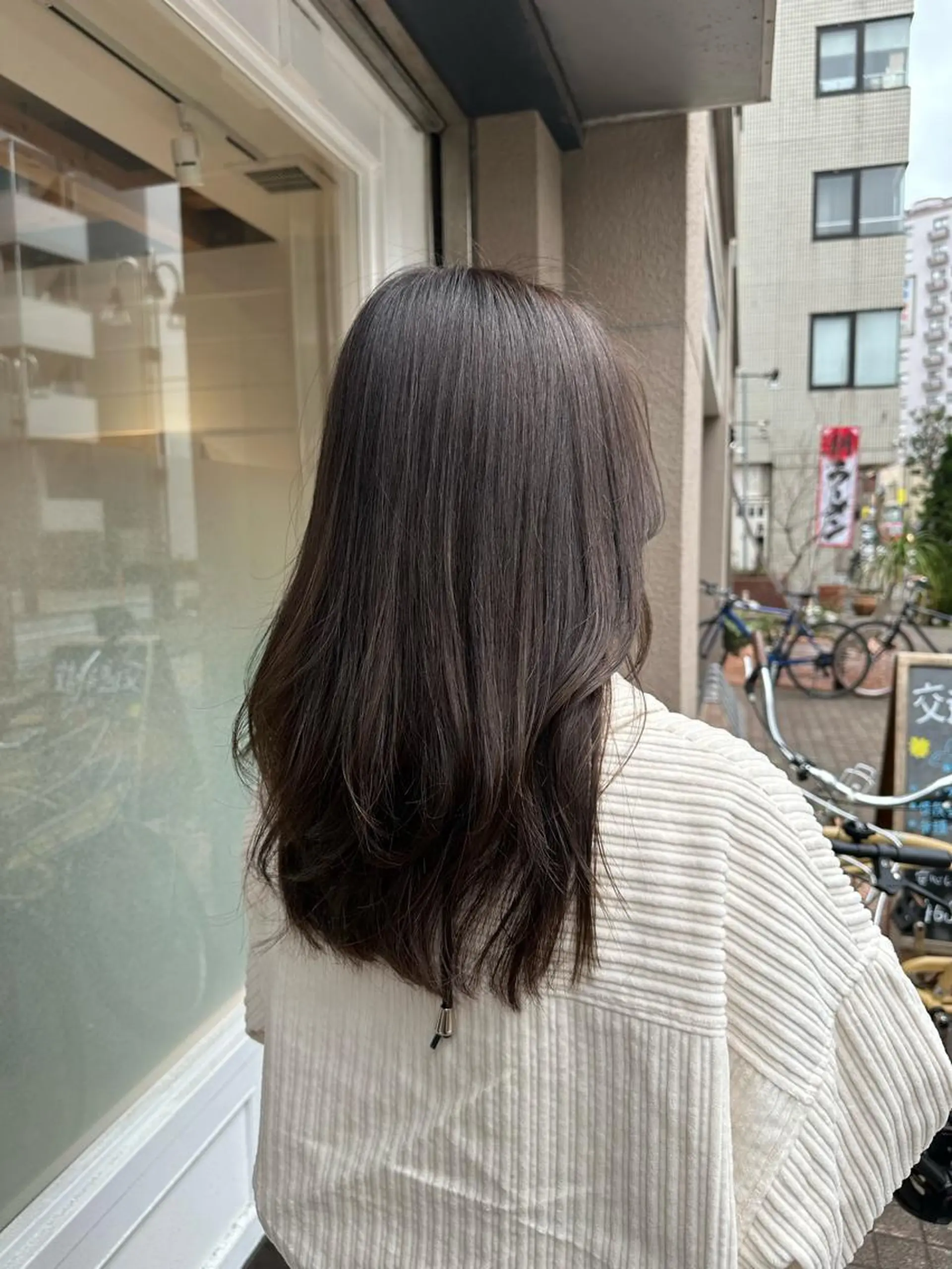 ロング カラー グレージュ オリーブグレージュ オリーブグレー くびれヘア レイヤーカット Annie 吉田 裕美のヘアスタイル