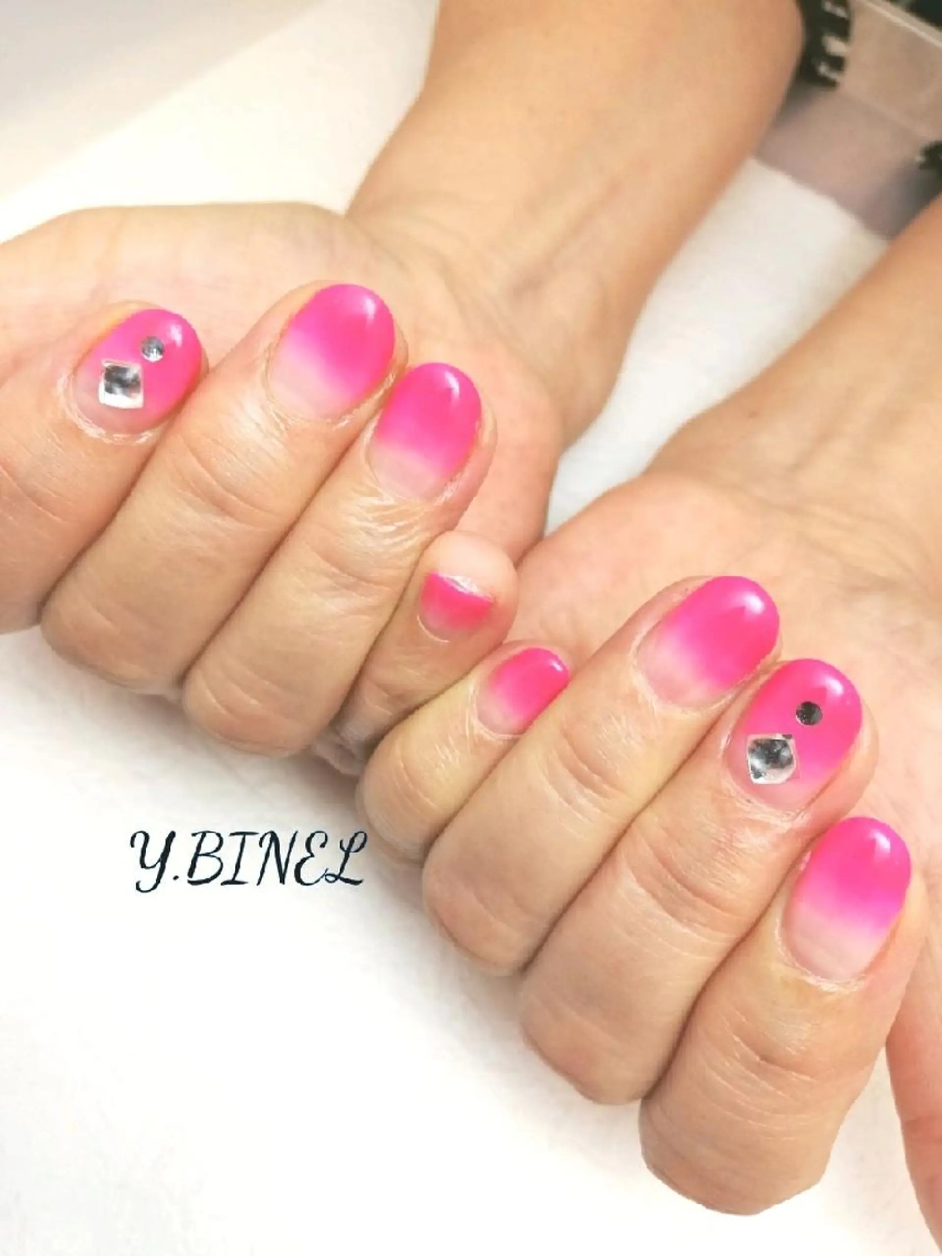 ネイル グラデーション ピンク ハンドネイル Nail Salon Y.BINELのネイルデザイン