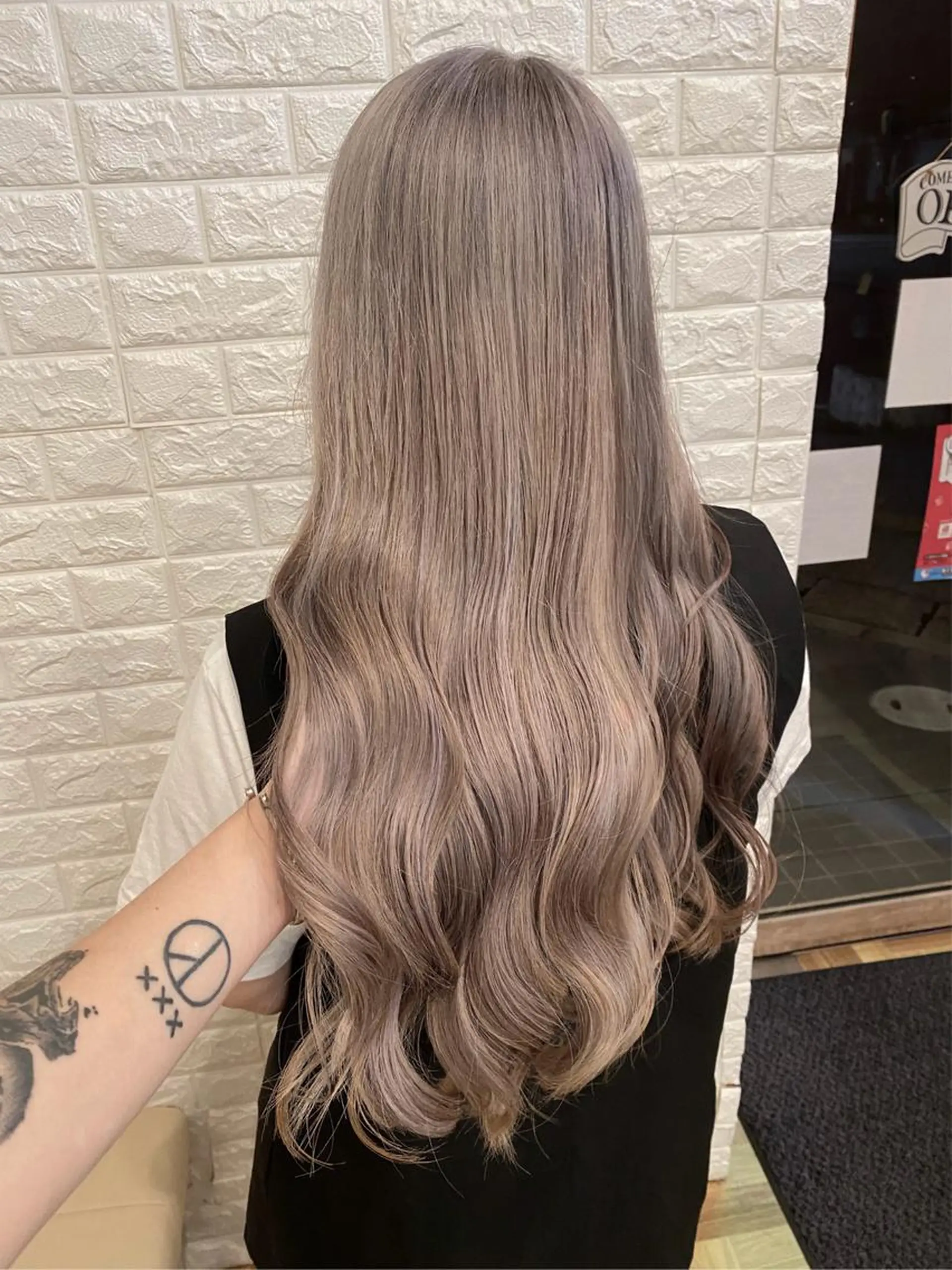 ロング _WHITE難波店[アンダーバーホワイト]所属・艶カラー/髪質改善 /韓国風/中村嘉秀のヘアスタイル