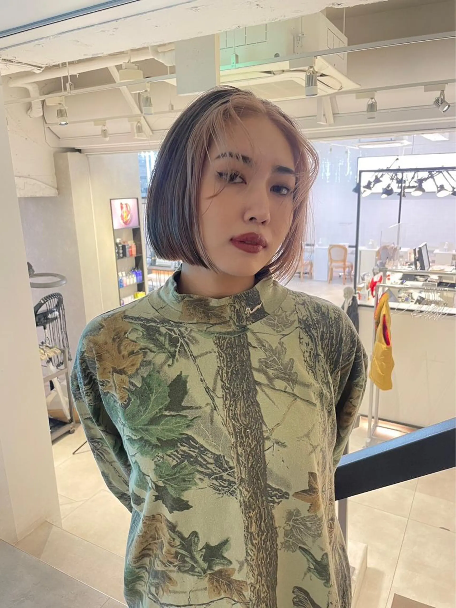 ショート カラー ヘアカラー 🌟暖色系ハイトーン 🌟AIのヘアスタイル