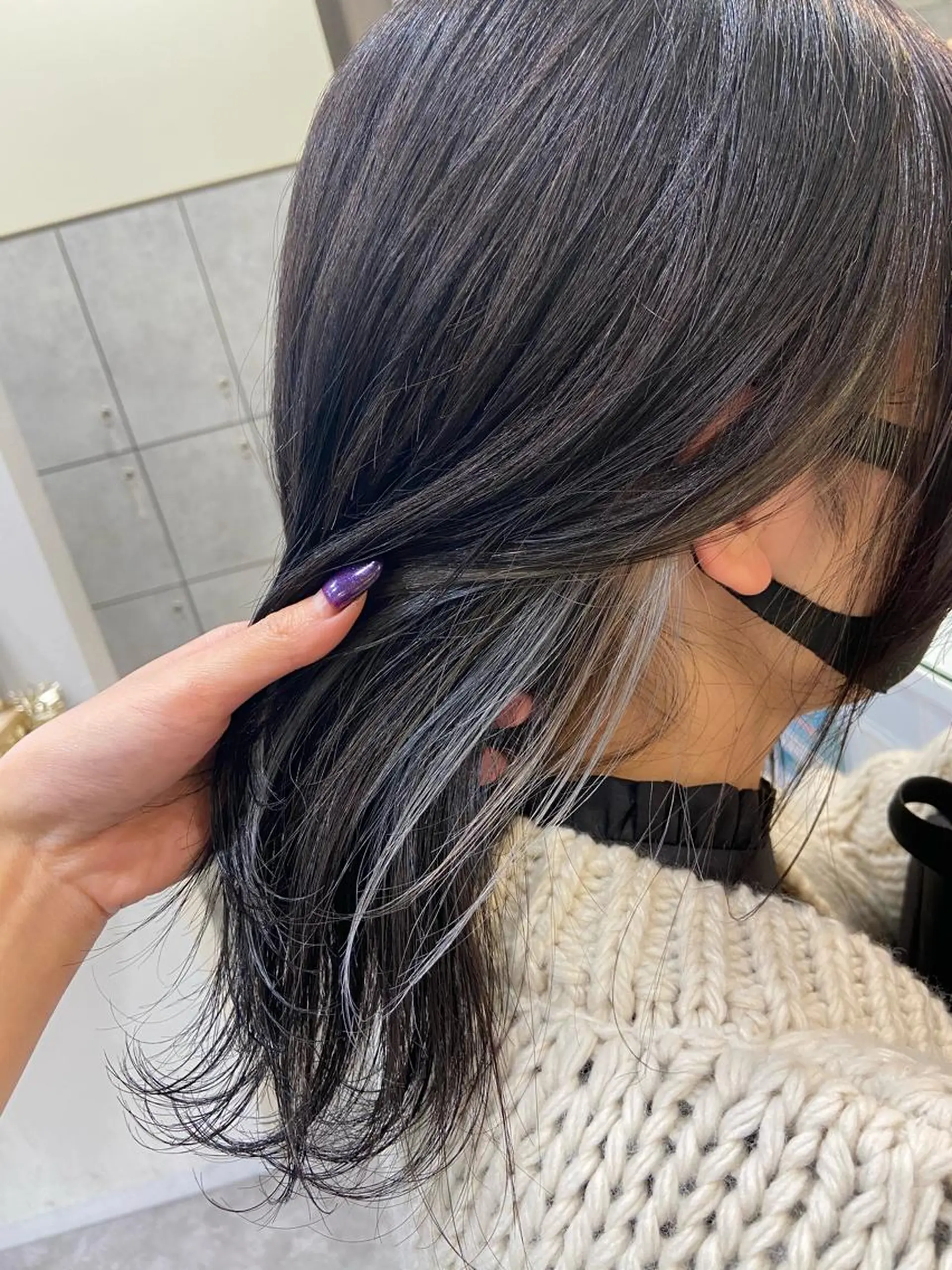 ミディアム カラー イヤリングカラー シルバー ホワイトシルバー ヘアカラー Amour なぐらのヘアスタイル