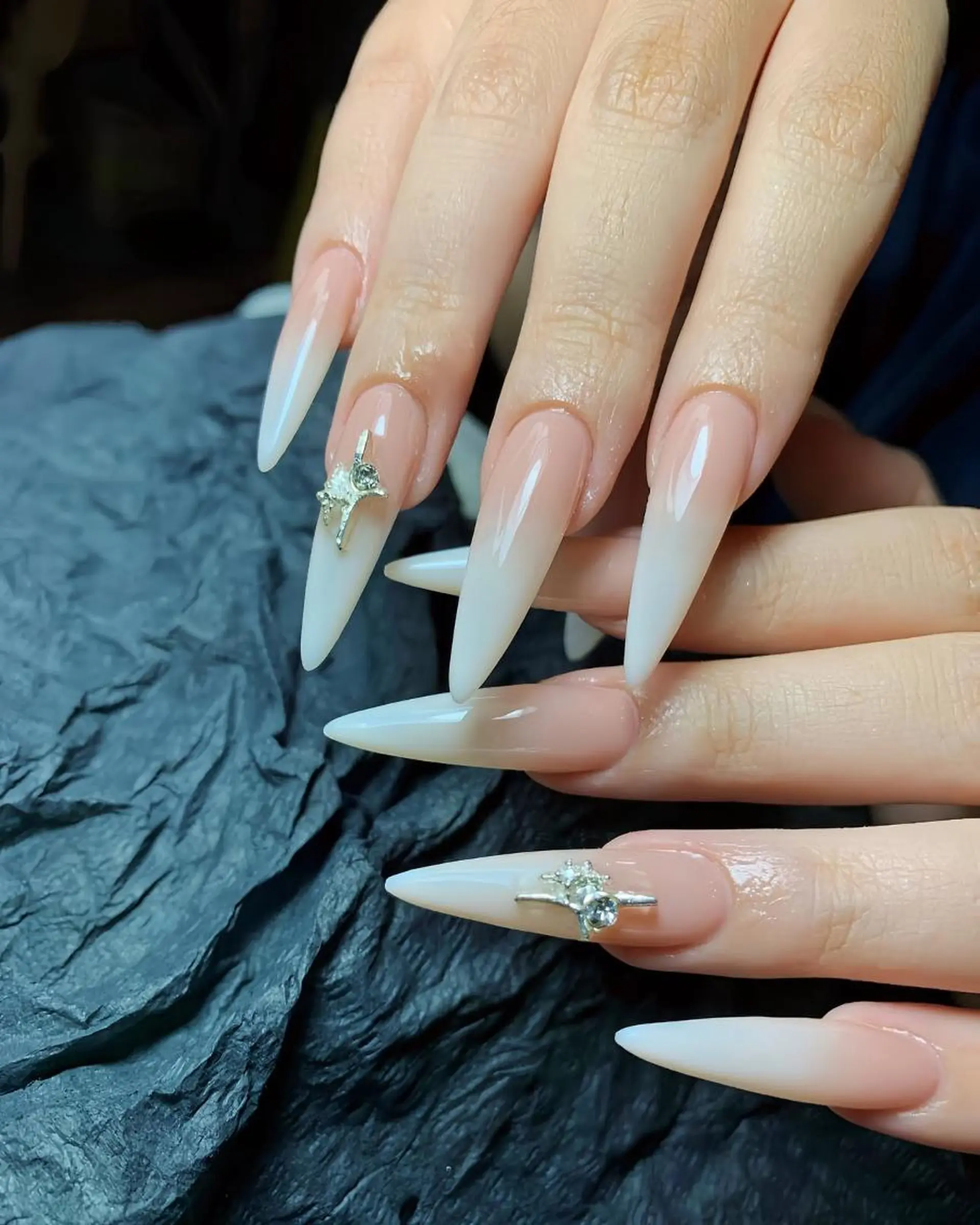 ネイル オーロラネイル ブルー チークネイル 長さ出し フットネイル ハンドネイル NAILS168 チップ長さ出し専門店のネイルデザイン