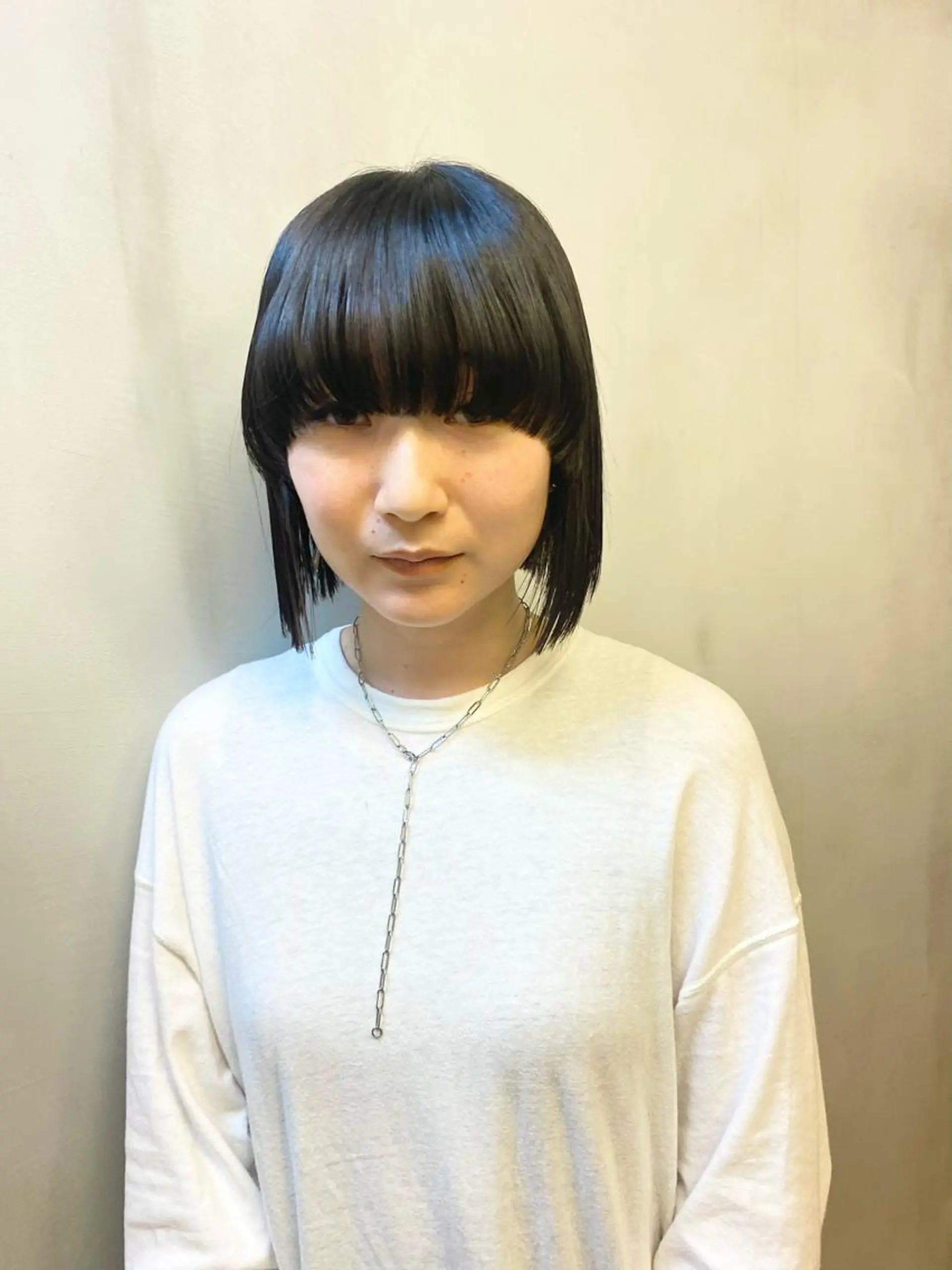 ショート 髪と音処　マトぺ所属・デザインカラー/ボブ ブリーチカラー/ユリのヘアスタイル