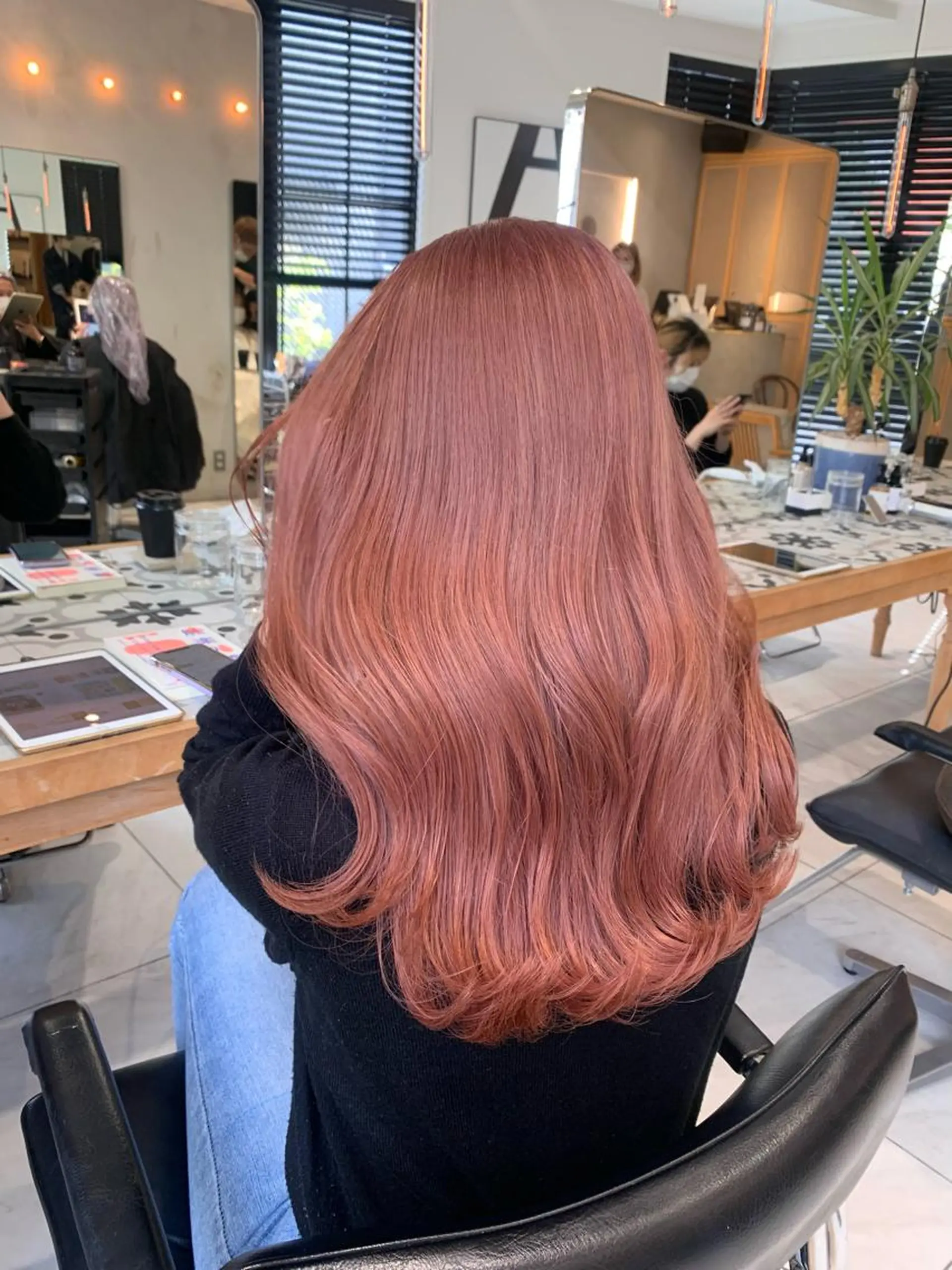 ロング ヘアカラー トリートメント 淡いハイトーンカラー レイヤーカットゆうかのヘアスタイル