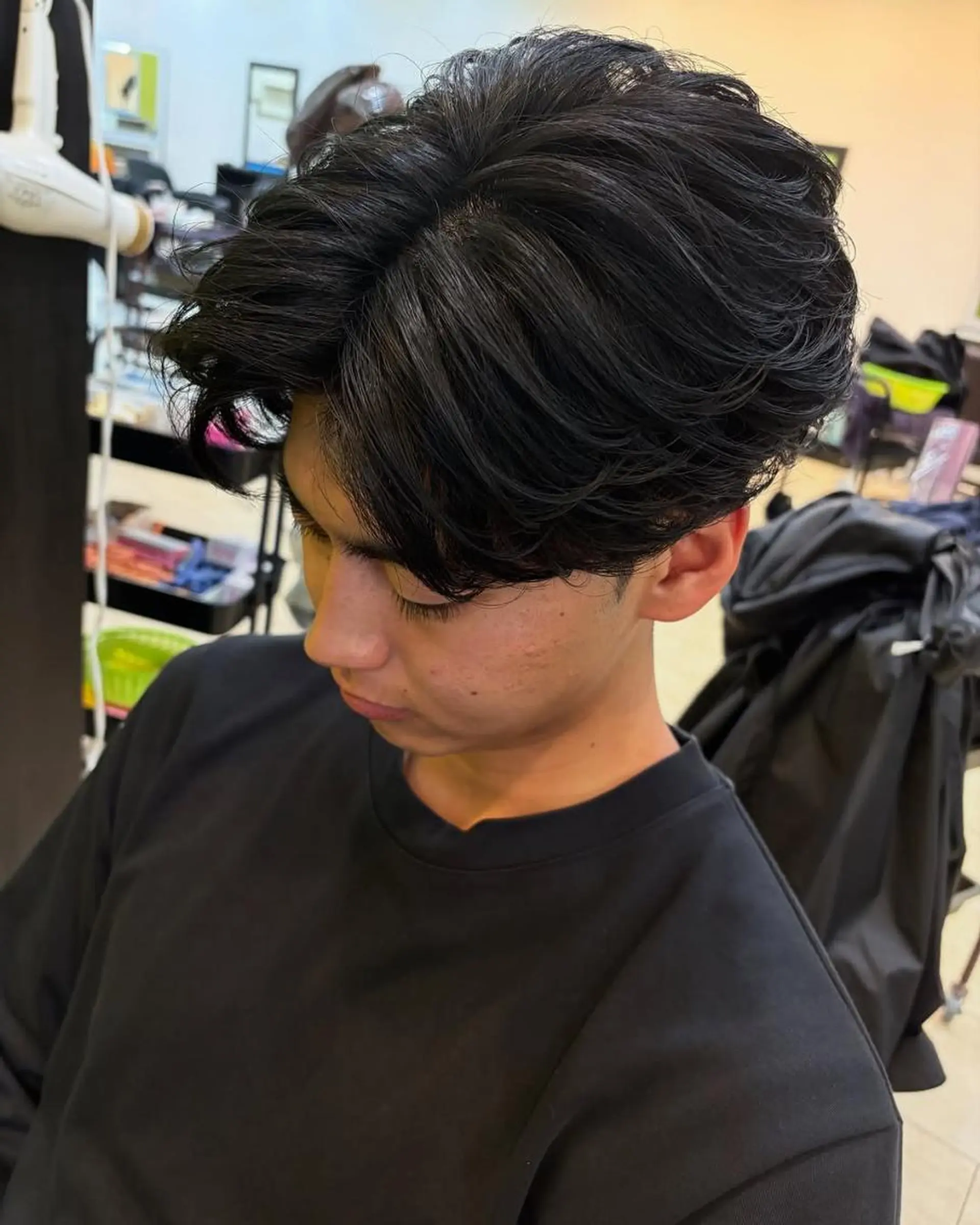 三ノ宮フェザーパーマ 蕃本 啓利のヘアスタイル