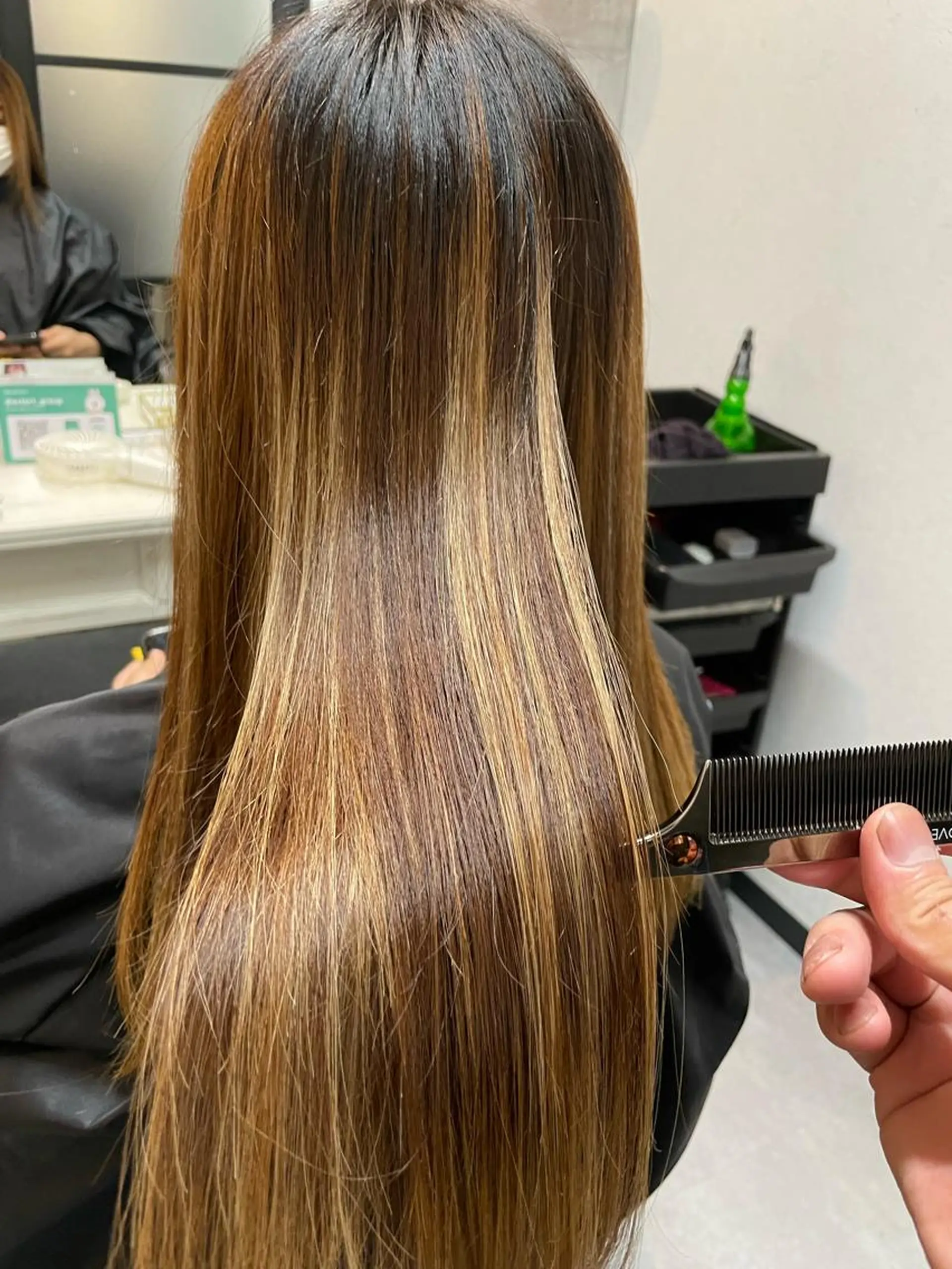 セミロング カット ヘアカラー 縮毛矯正 トリートメント 髪質改善カラー特化 井上秀樹のヘアスタイル