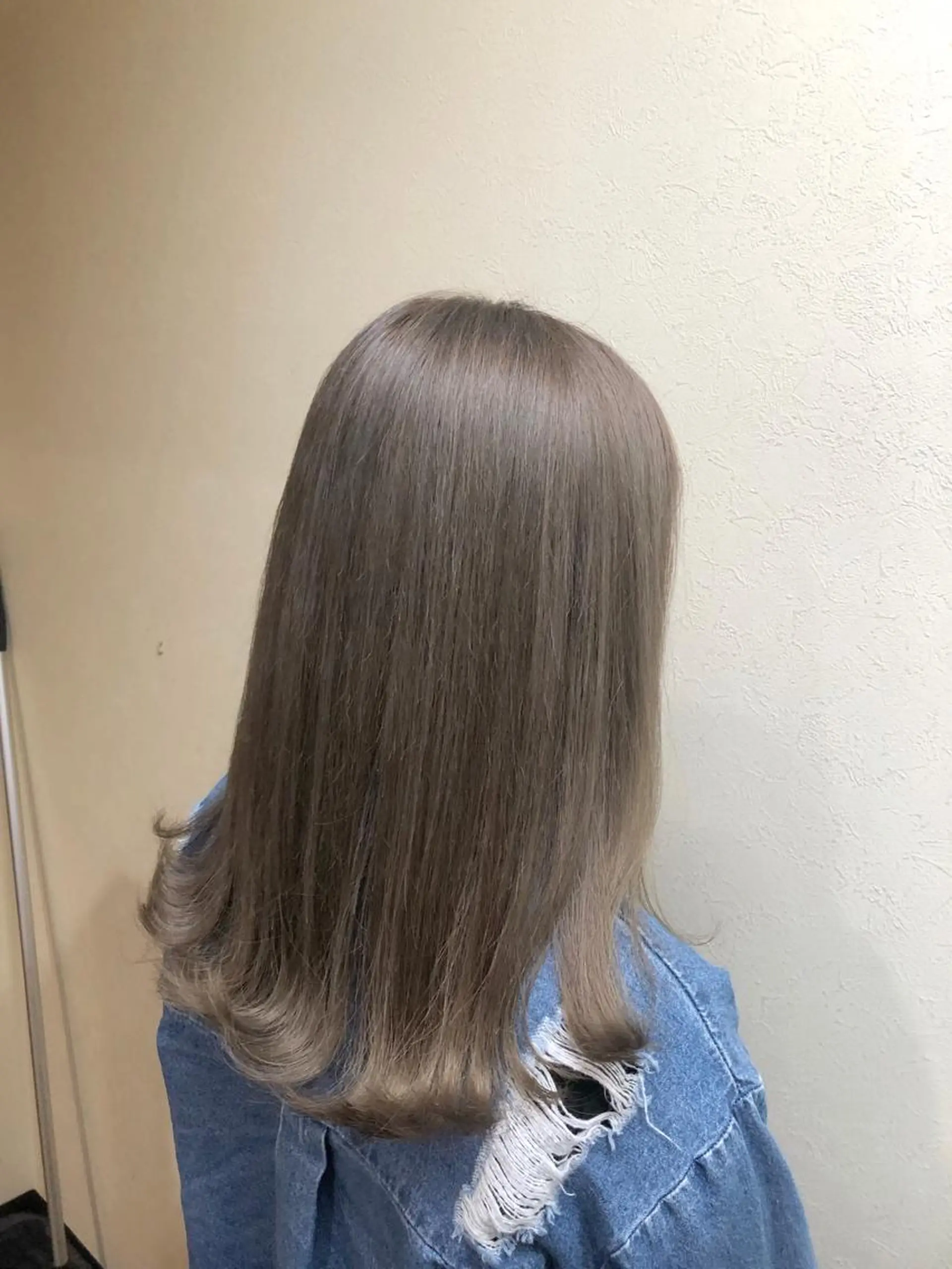 ミディアム カラー 工藤 綾華のヘアスタイル