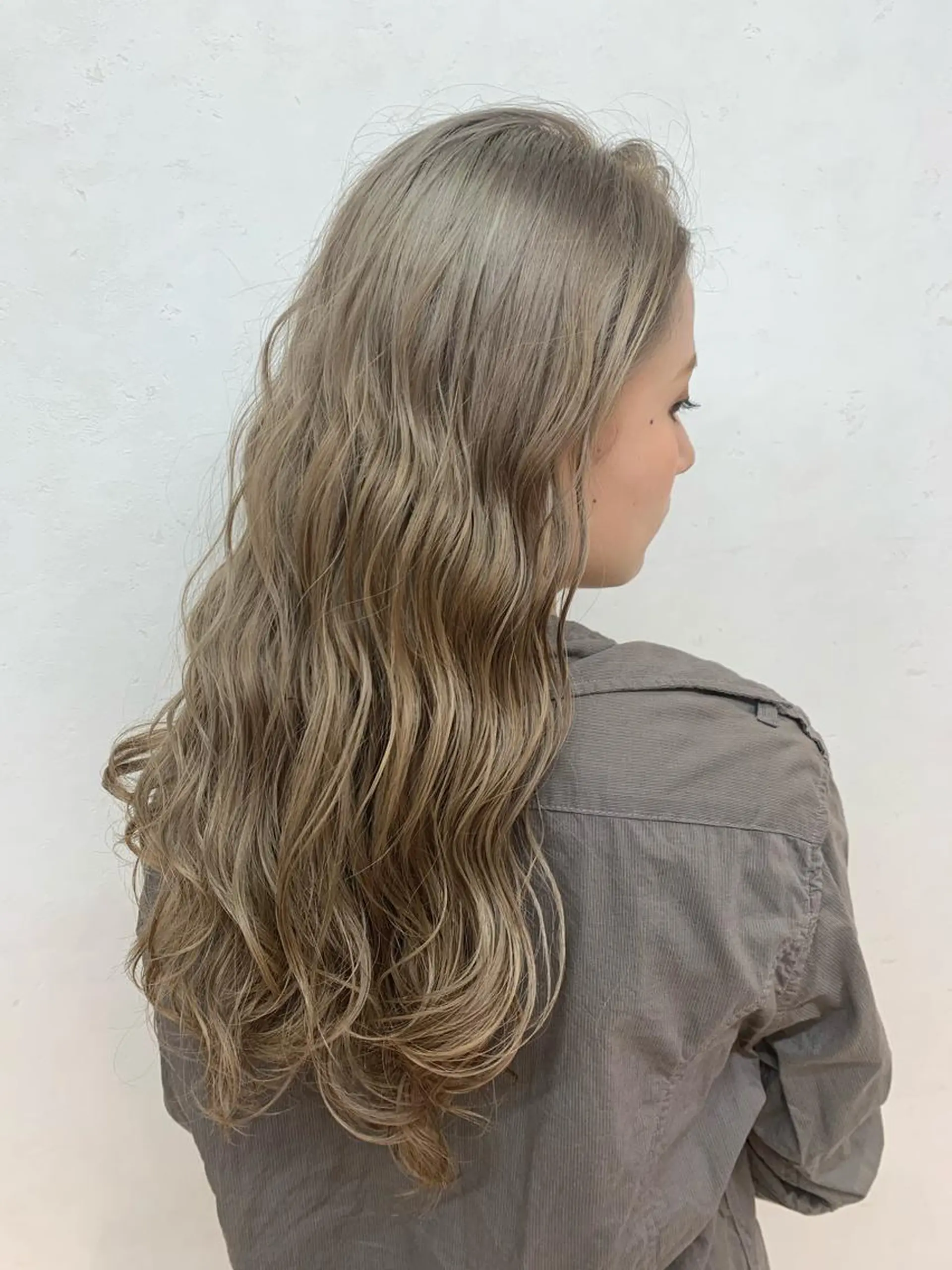 ロング 透明感ハイライト◎ 伊藤夏海のヘアスタイル