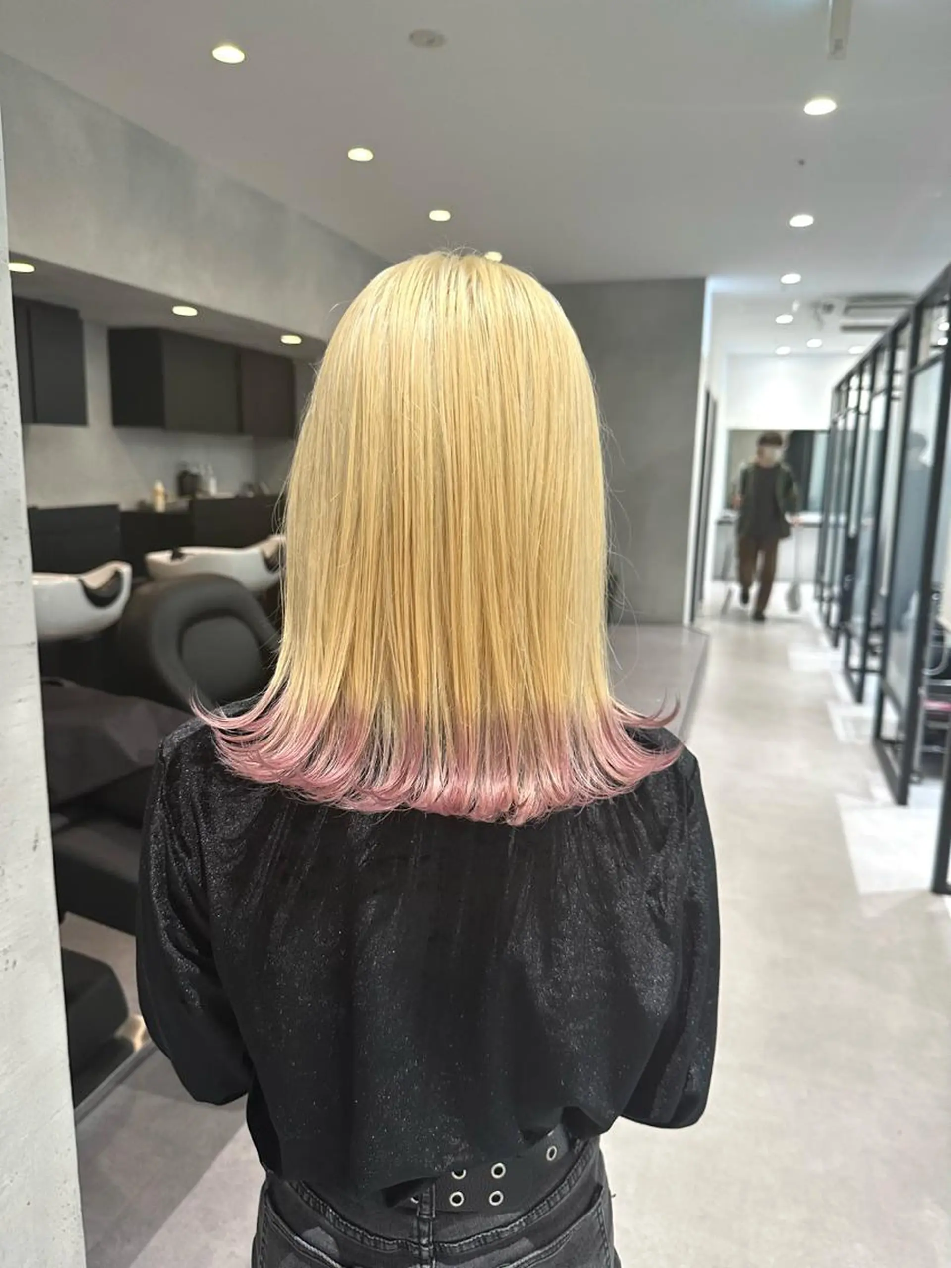 ミディアム カラー ブロンド ピンクカラー ホワイトピンク カット ヘアカラー トリートメント 鈴木/ミルクティー/ ブリーチ/ボブ/のヘアスタイル