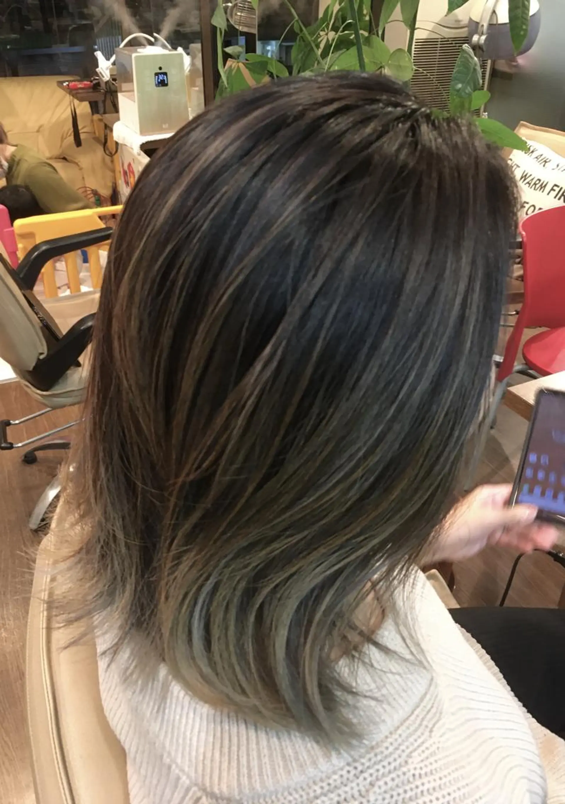 カラー ミディアム coupe ciseauxのヘアスタイル