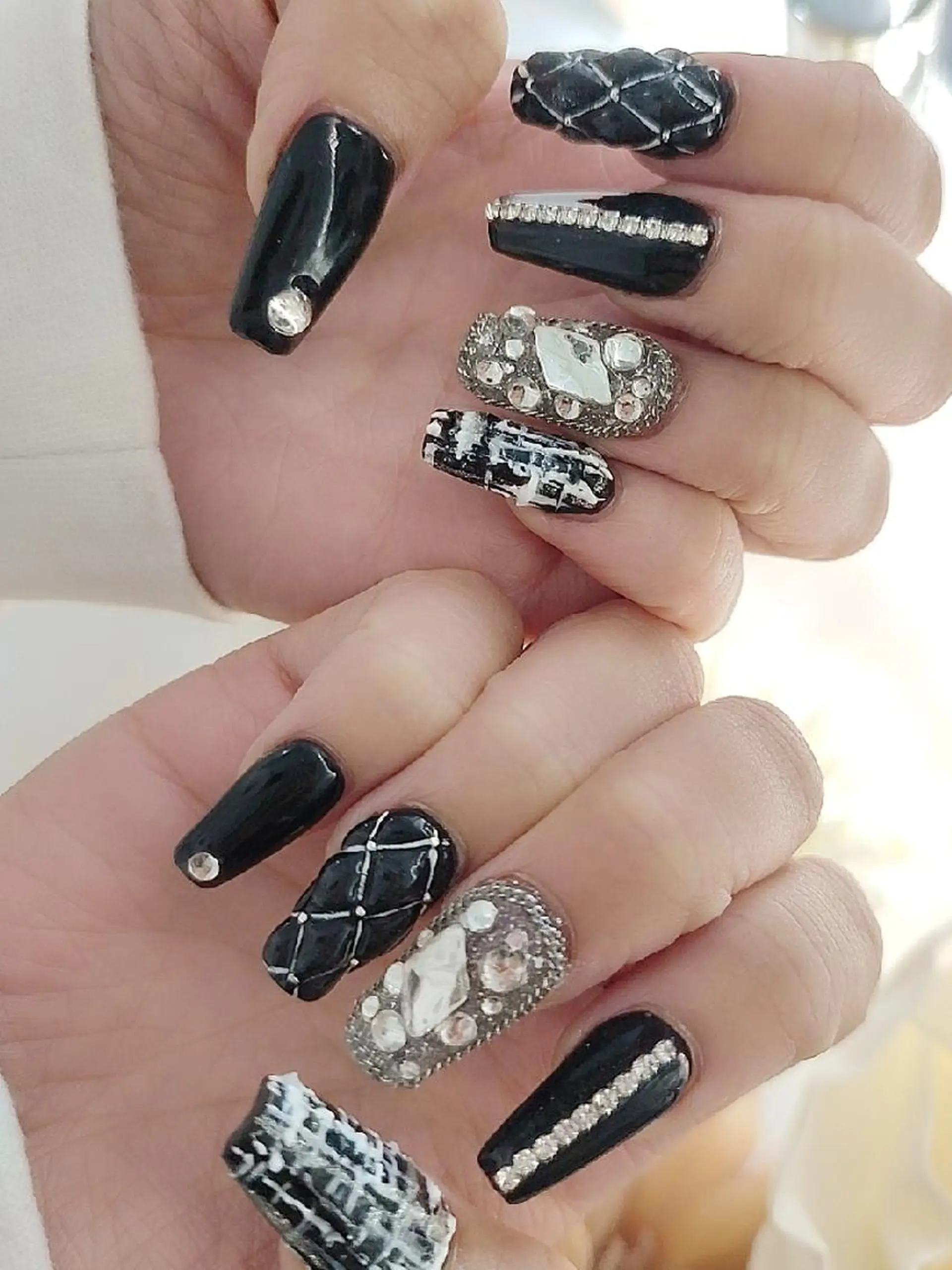 ネイル ハンドネイル RUNWAY 　　の眉毛・アイブロウイメージ