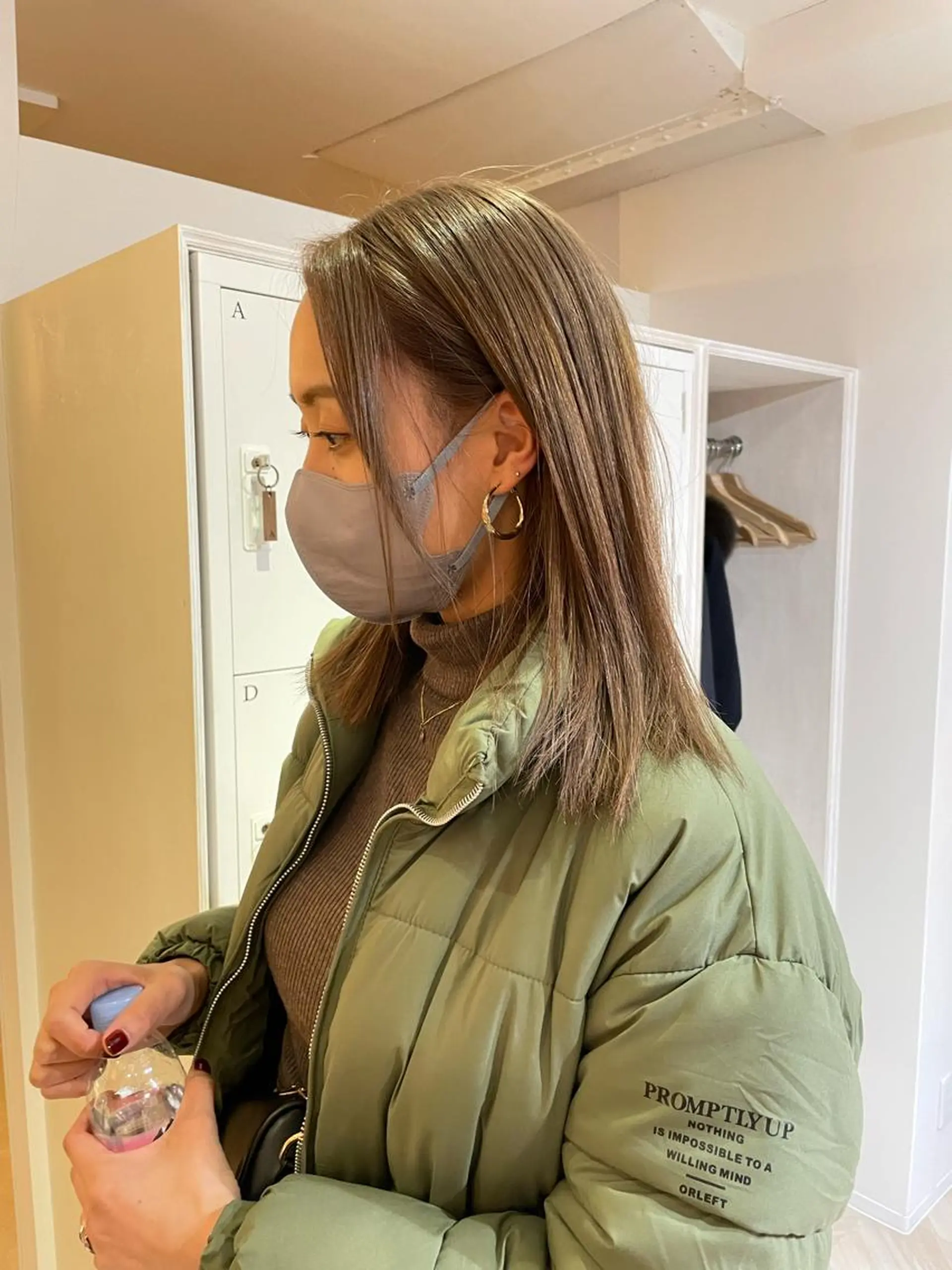 ミディアム カラー akane .のヘアスタイル