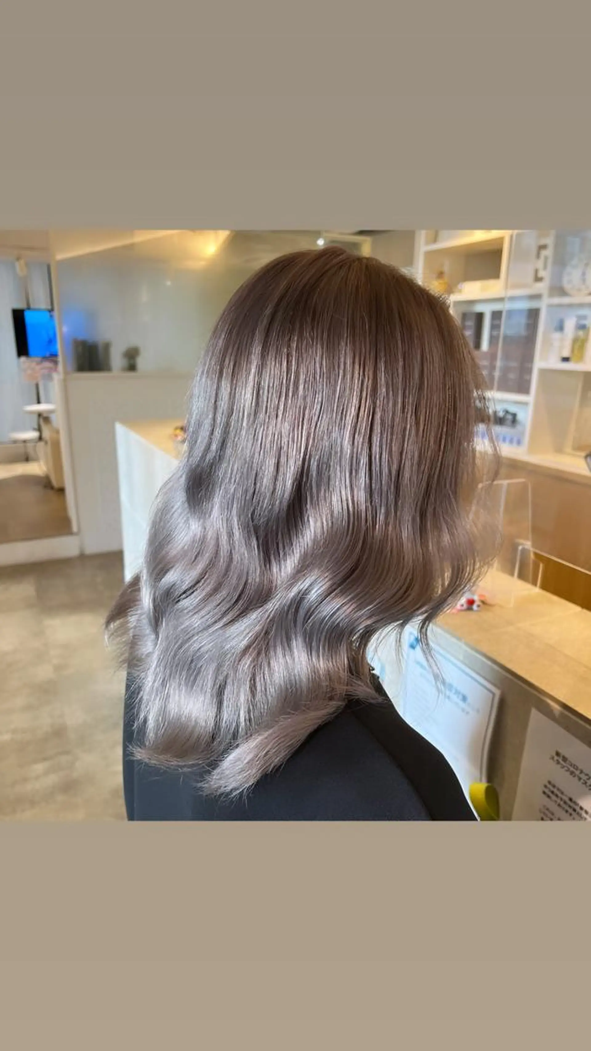 セミロング カラー ブリーチ グレージュ 中島 直哉のヘアスタイル