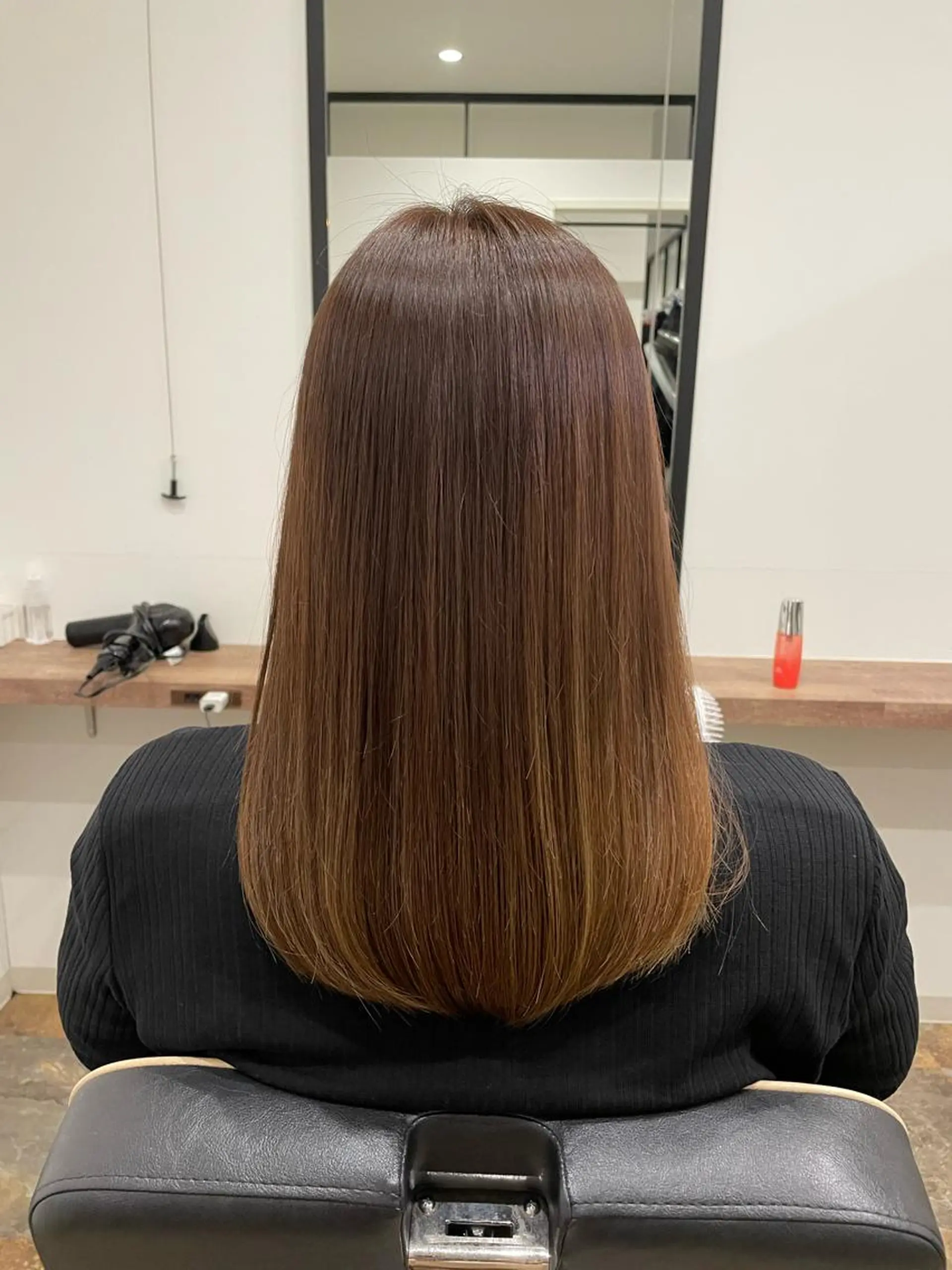 セミロング ヘアカラー CHESS所属・星 優南のヘアスタイル