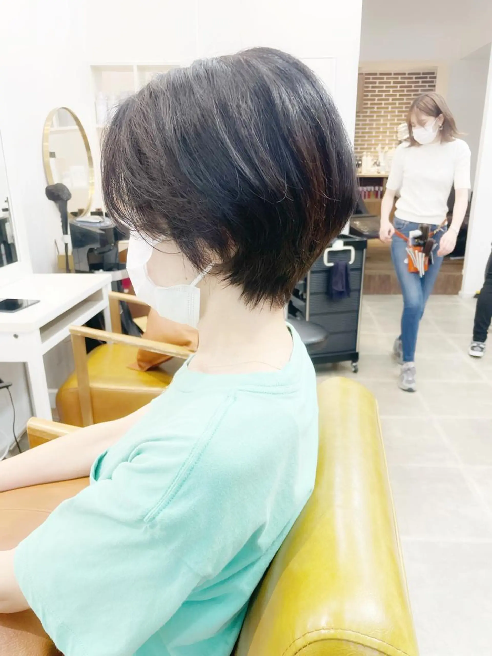 ショート カラー ショートレイヤー 丸みショート グラデーションカラー くびれヘア くせ毛 カット ヘアカラー newline銀座所属・👑銀座ショート/ 絶壁補正/金子涼👑のヘアスタイル