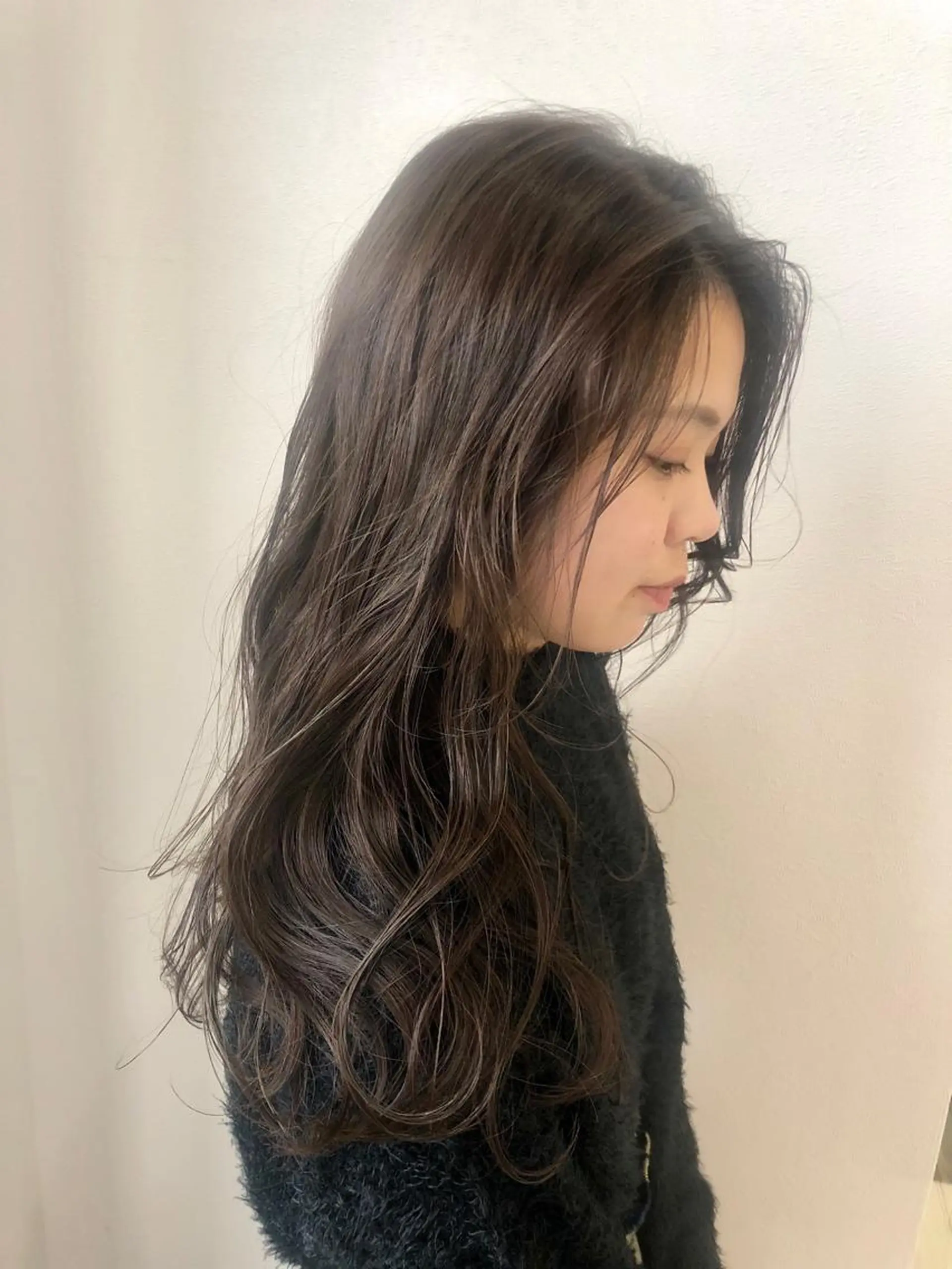 ロング カラー 透明感カラー カット パーマ 岩田 萌那のヘアスタイル