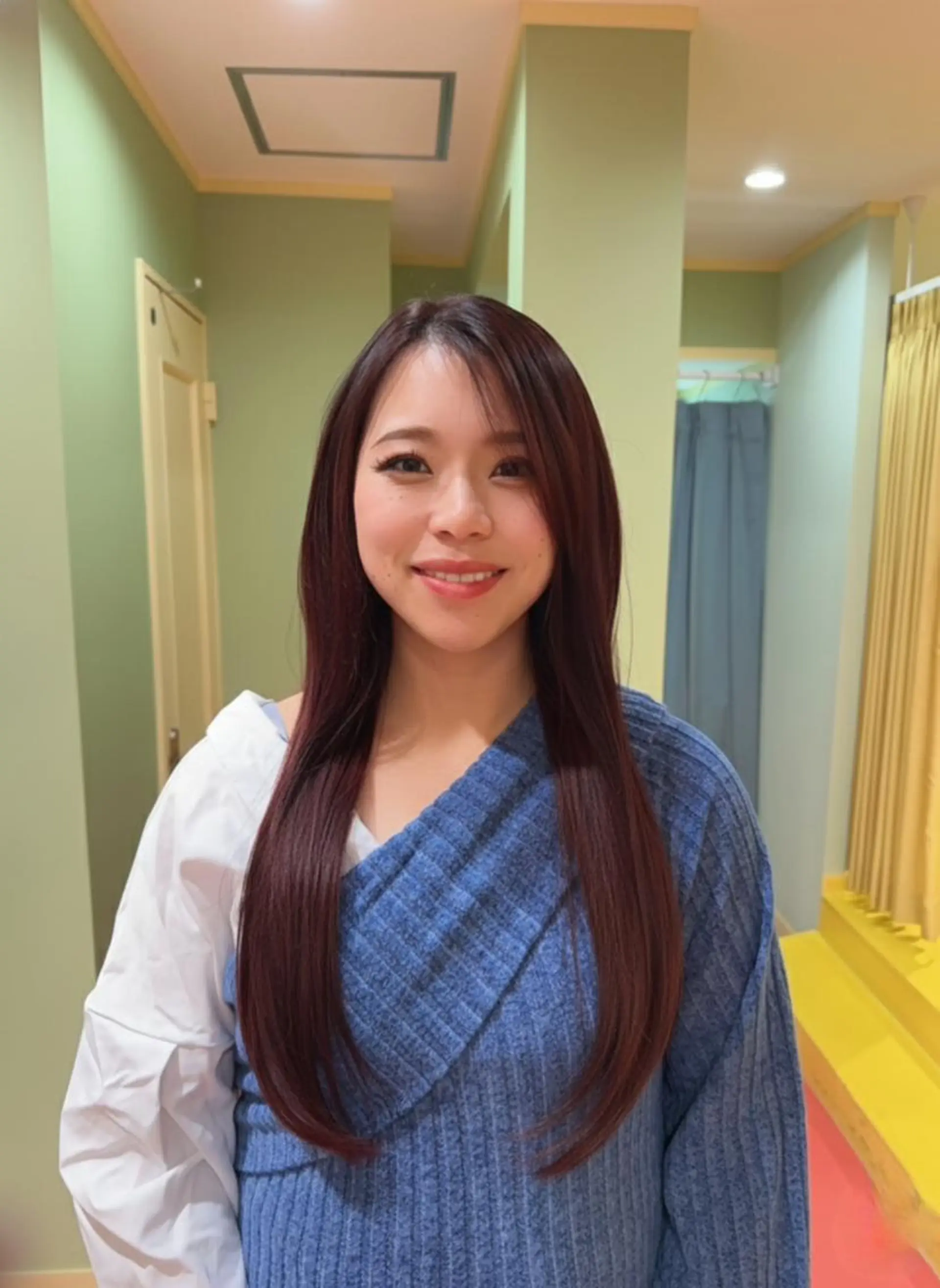 ロング カラー ボルドーカラー ブラウンカラー 透明感カラー ロング 小顔カット カラーモデル↬❥💄 Ran legareのヘアスタイル