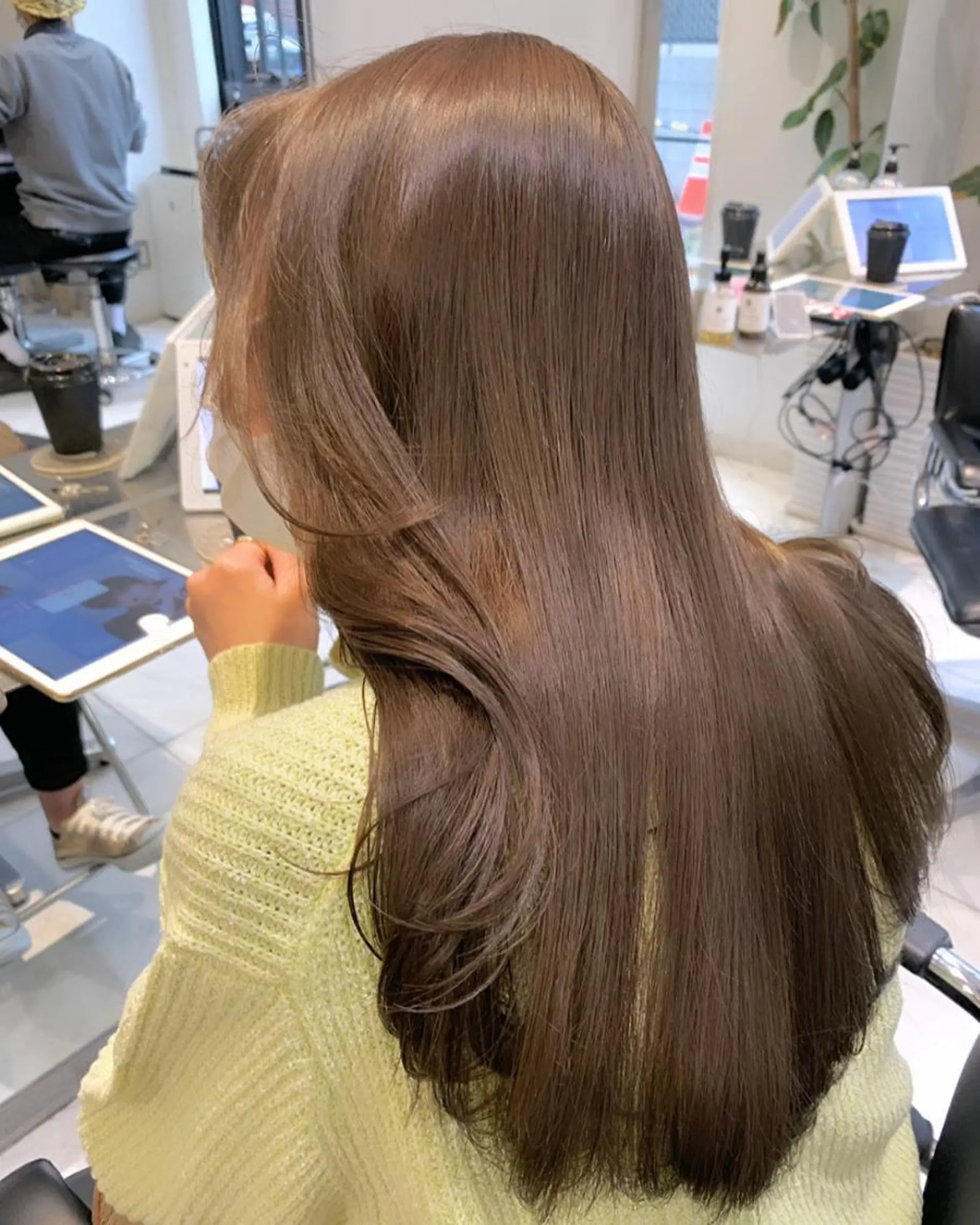 ロング カット ヘアカラー 淡いハイトーンカラー レイヤーカットゆうかのヘアスタイル