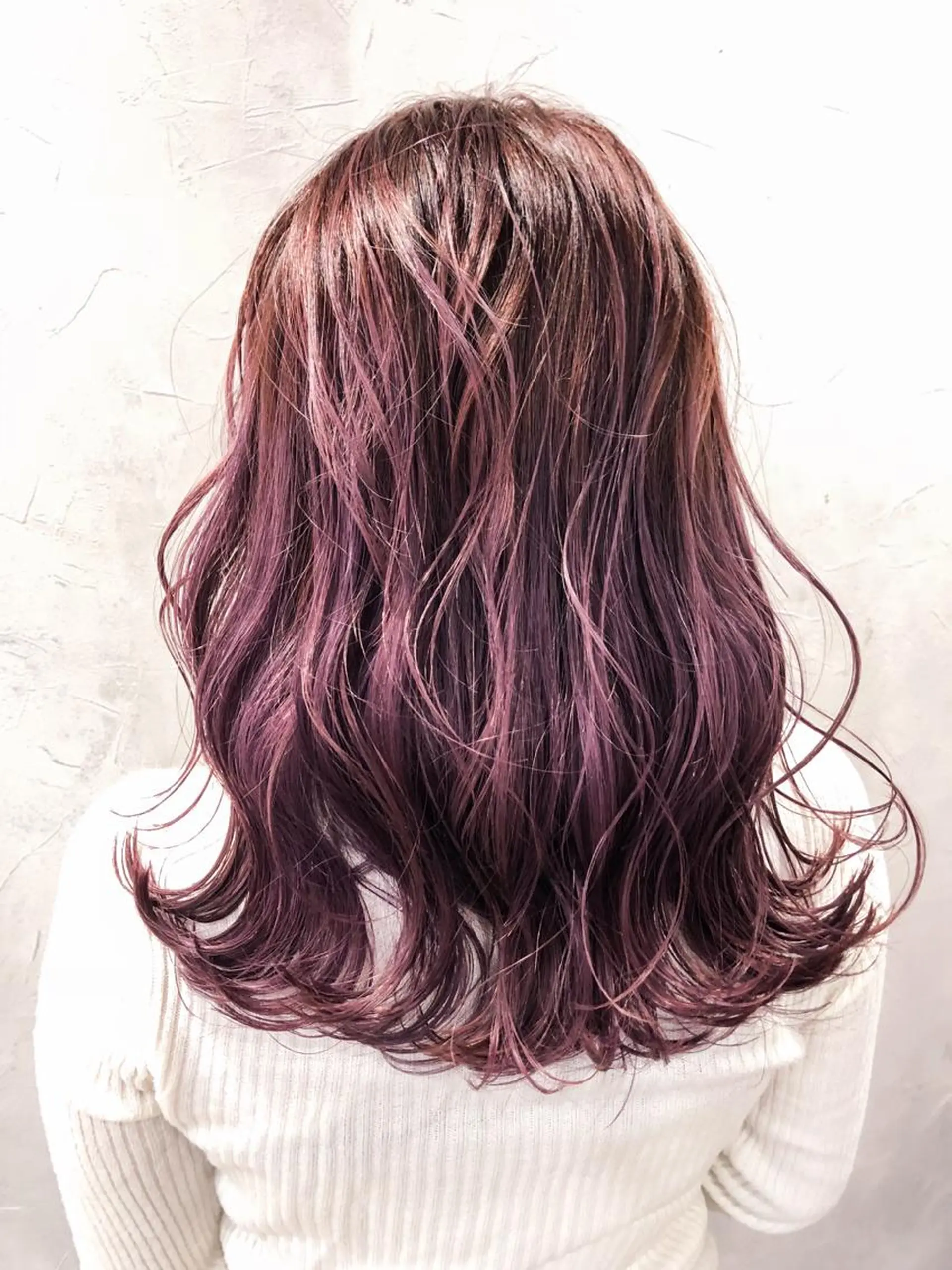 ミディアム カラー バレイヤージュ パープルカラー レイヤーカット トリートメント ヘッドスパ レイヤーカット× 髪質改善たもりのヘアスタイル