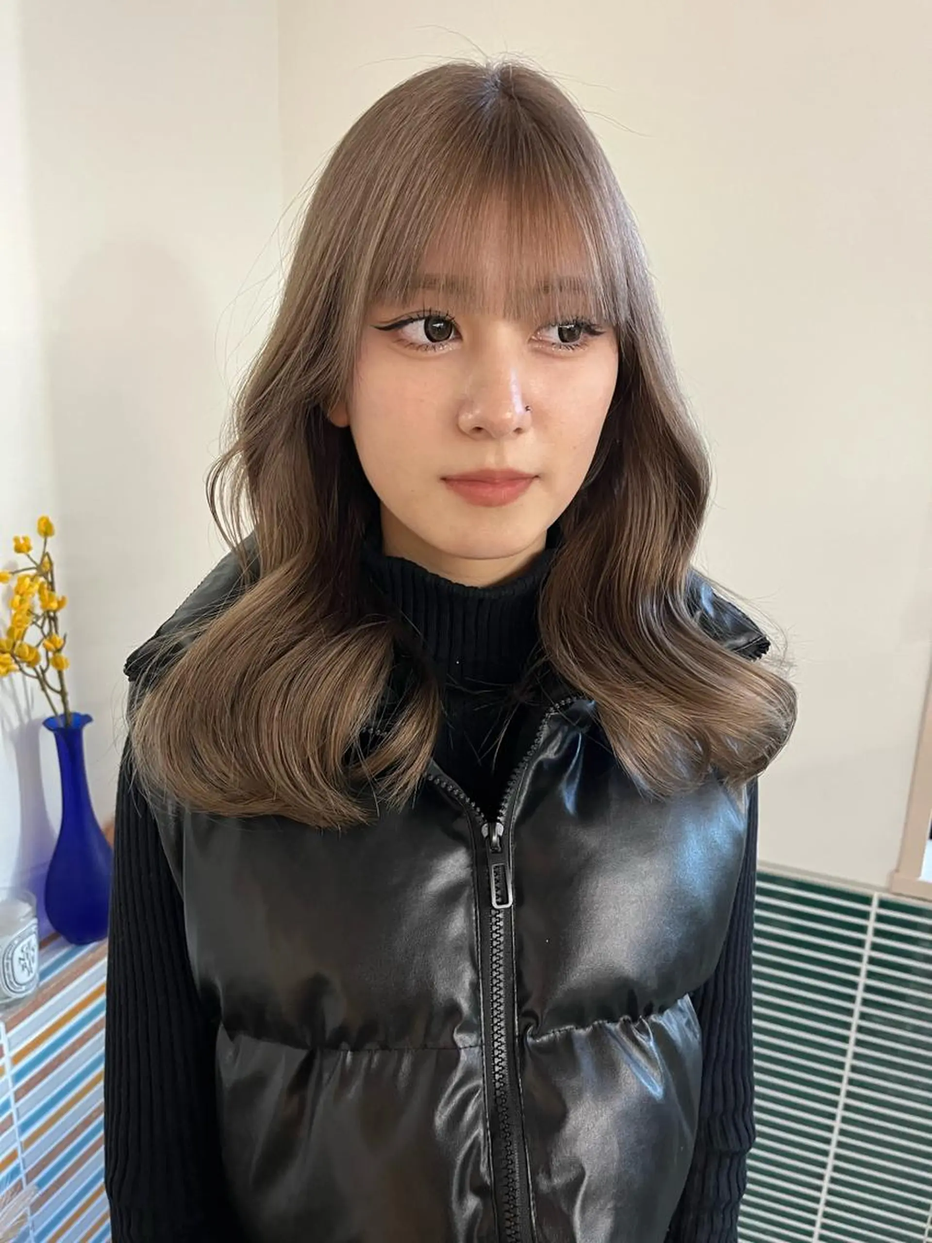 ミディアム カラー ブリーチ グレージュ ヘアカラー トリートメント 🩷ハイトーン透明感 レイヤー🩷ユリカのヘアスタイル