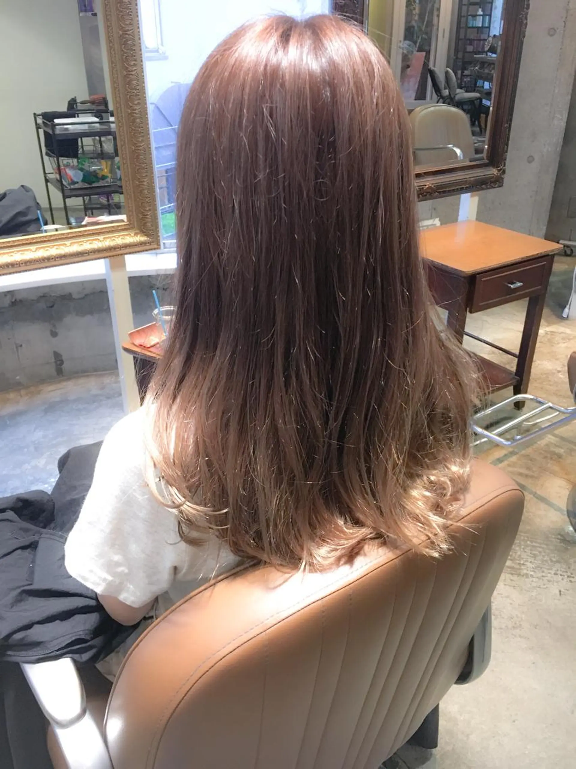 セミロング カラー アッシュ ベージュカラー グラデーションカラー 北條 優輝のヘアスタイル