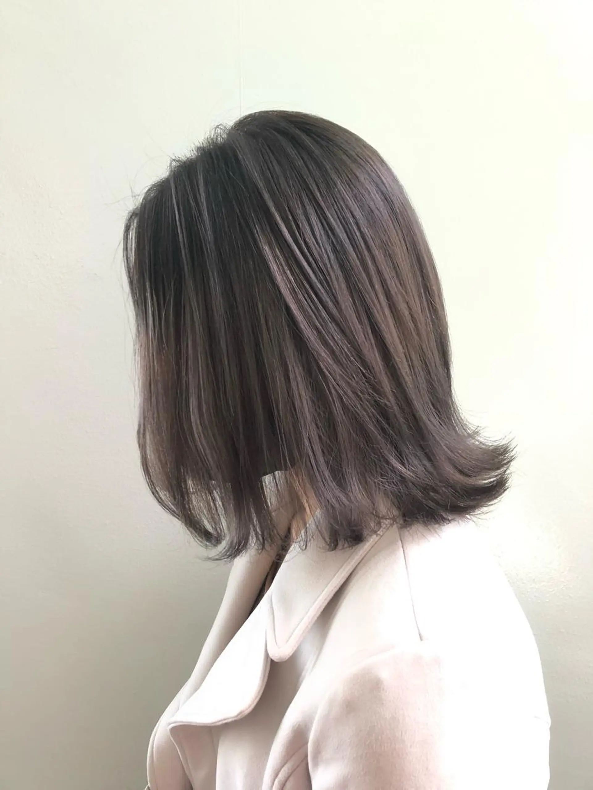 ショート カラー ブリーチ ダークグレー ダークグレージュ グレージュ Bei Licoldo.Atole  ベイリコルド アトリ所属・ブリーチ、縮毛 髪質改善　宮城一真のヘアスタイル
