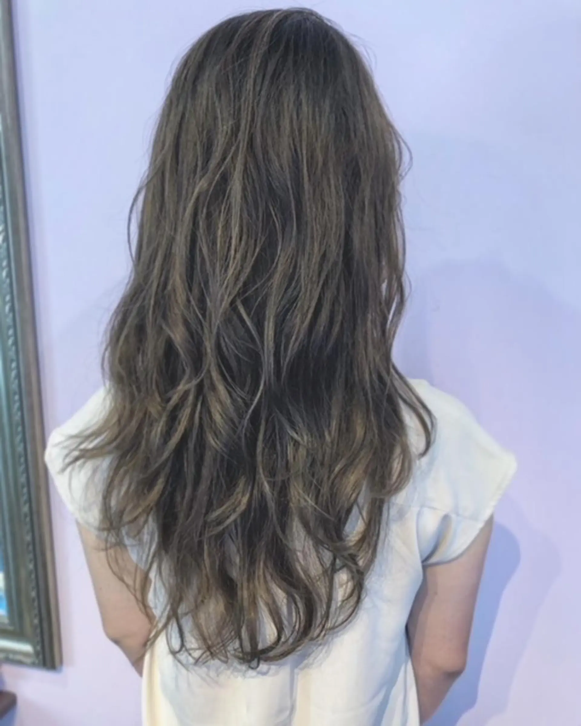 ロング カラー パーマ ロングレイヤー ブリーチ デザインカラー ハイライトカラー ブリーチなしカラー ヘアカラー トリートメント 細川 亮のヘアスタイル