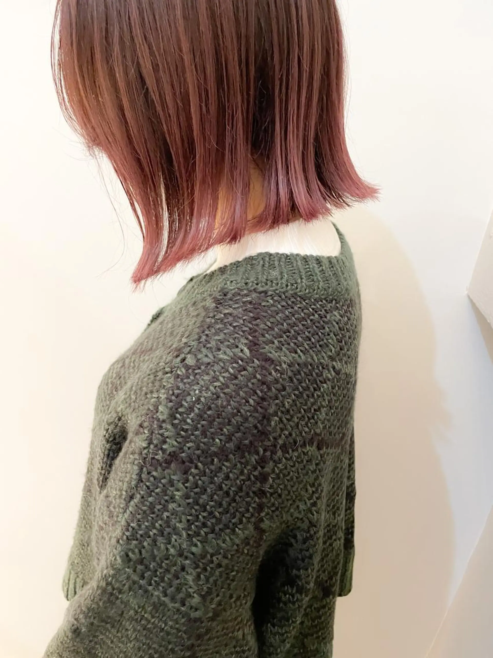 ミディアム カラー 切りっぱなしボブ ピンクカラー ボブ 外ハネヘア ヘアカラー トリートメント ヘッドスパ ✨カラー支持No.1 🧸ワキ カナコ🧸のヘアスタイル