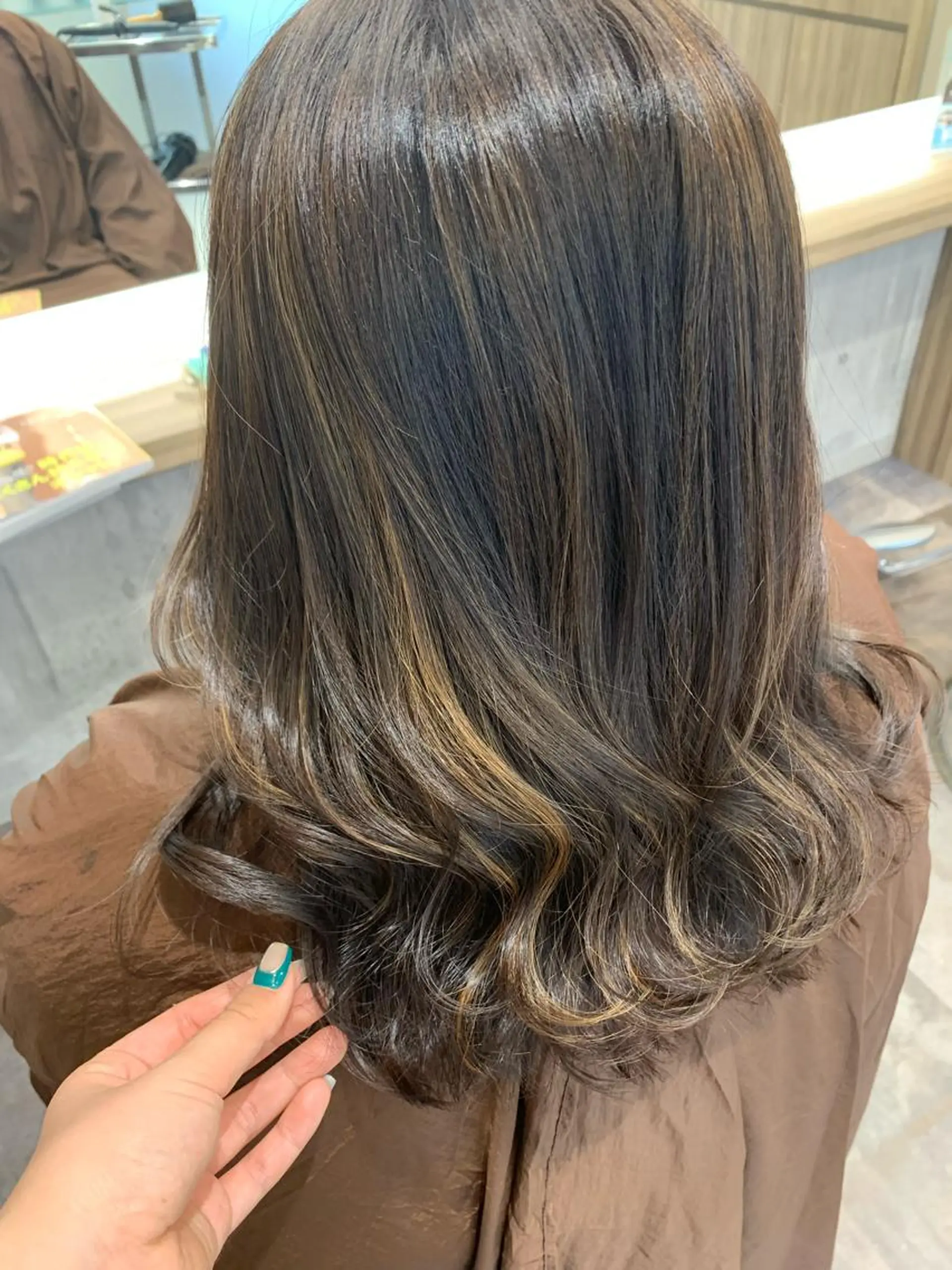 ロング カラー ハイライトカラー ハイライト ヘアカラー EARTH 福岡天神赤坂店のヘアスタイル