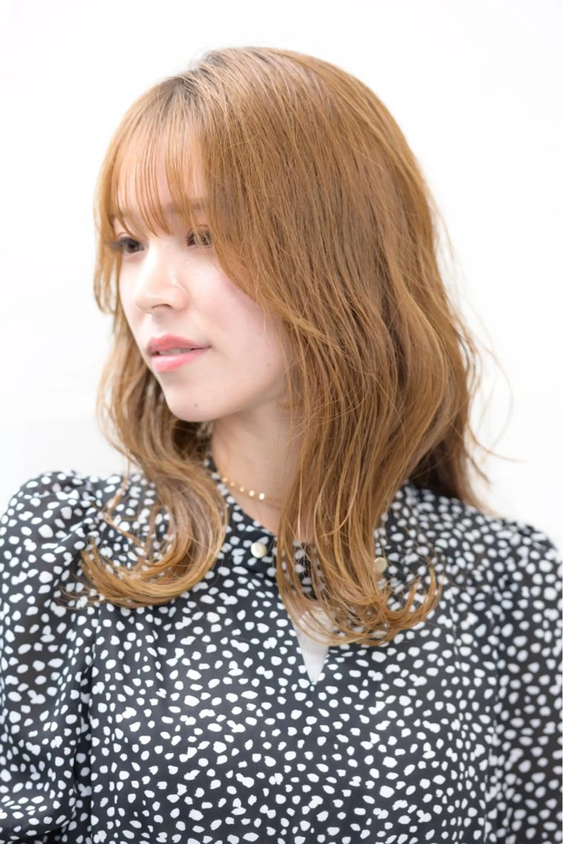 セミロング コテ巻きパーマ/韓国 パーマ/佐野のヘアスタイル