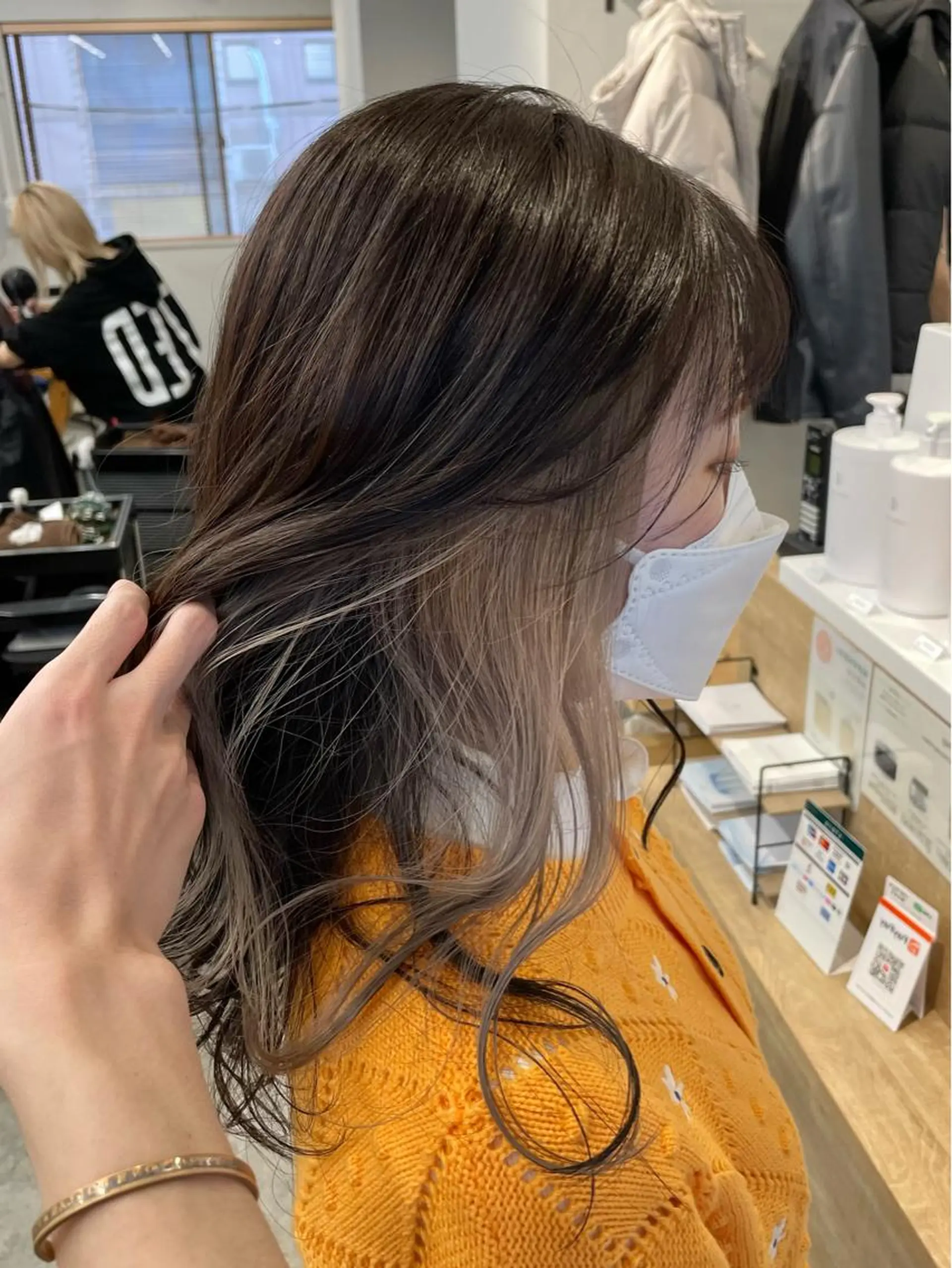 セミロング SAEKI【ior 】北千住店ブリーチのヘアスタイル