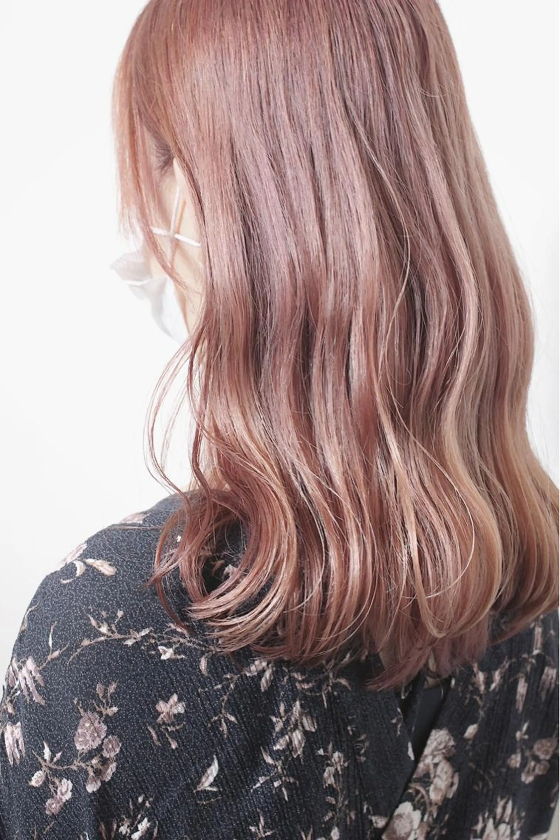 ミディアム カラー ベージュカラー ピンクカラー ピンクベージュ ヘアカラー 土居 正季のヘアスタイル