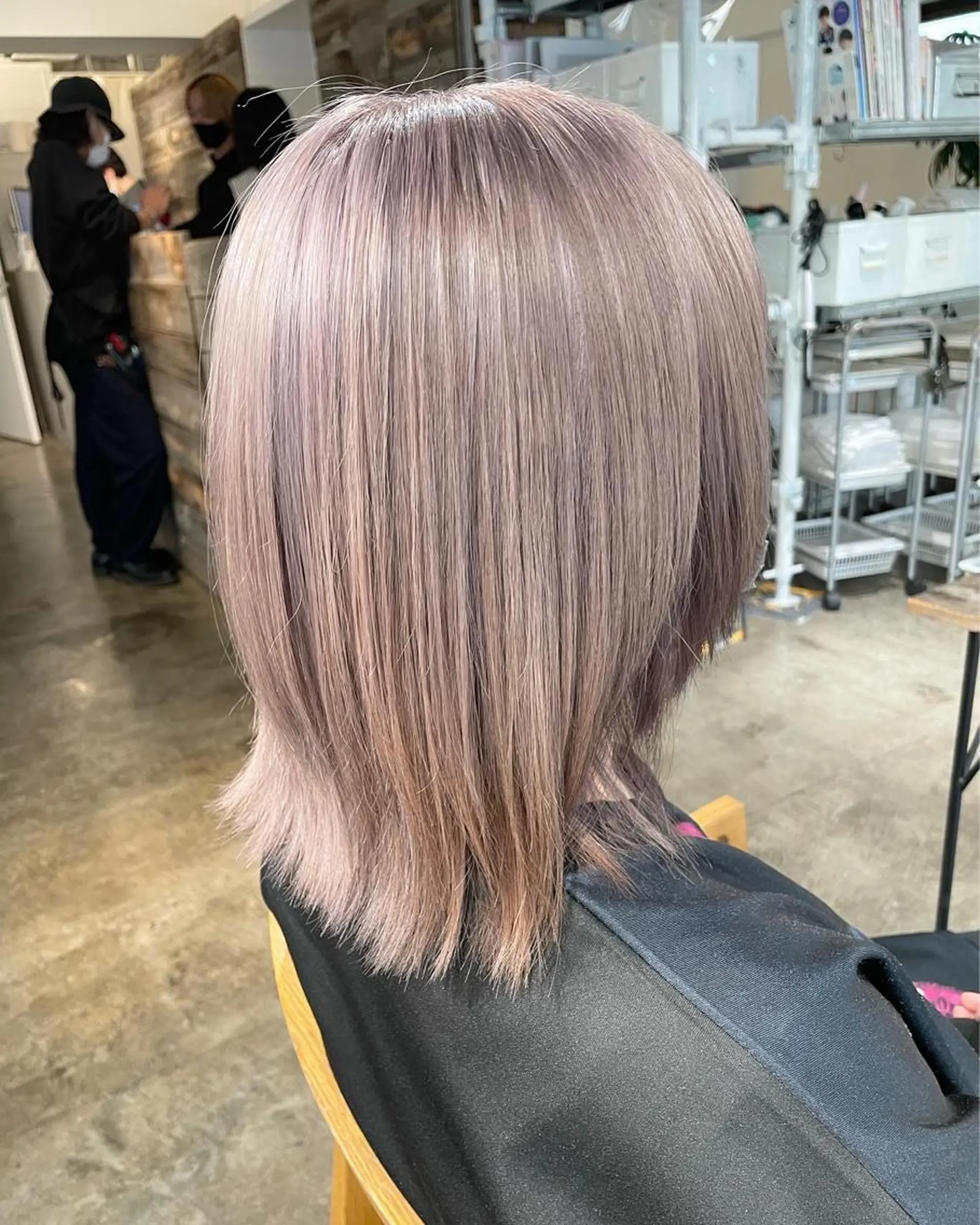 ミディアム カラー ベージュカラー ミルクティーベージュ ホワイトミルクティーベージュ ヘアカラー トリートメント ハイトーン/レイヤー /ケアブリーチ石川治のヘアスタイル