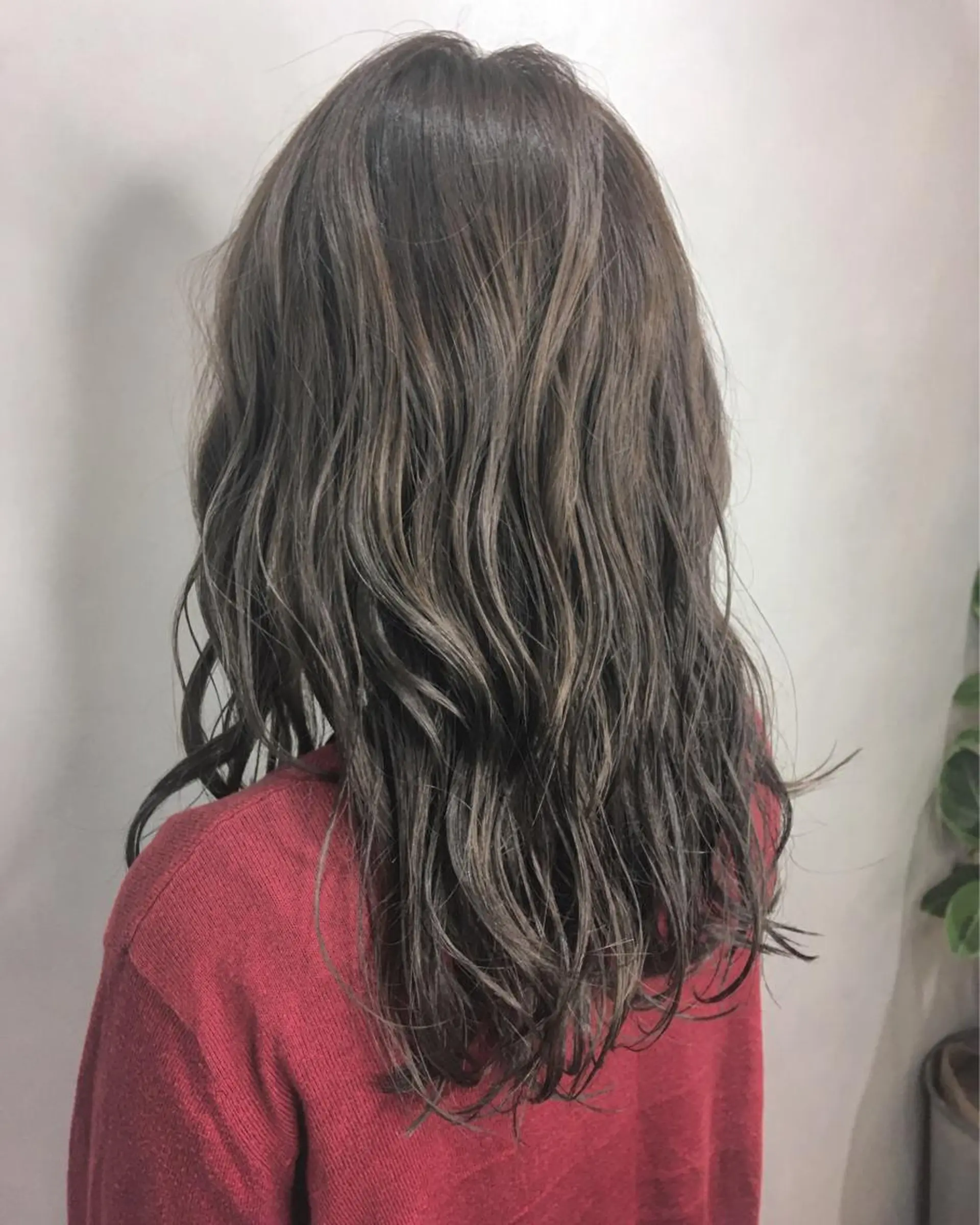 セミロング カラー ヘアアレンジ グレージュ エグチ アキラのヘアスタイル