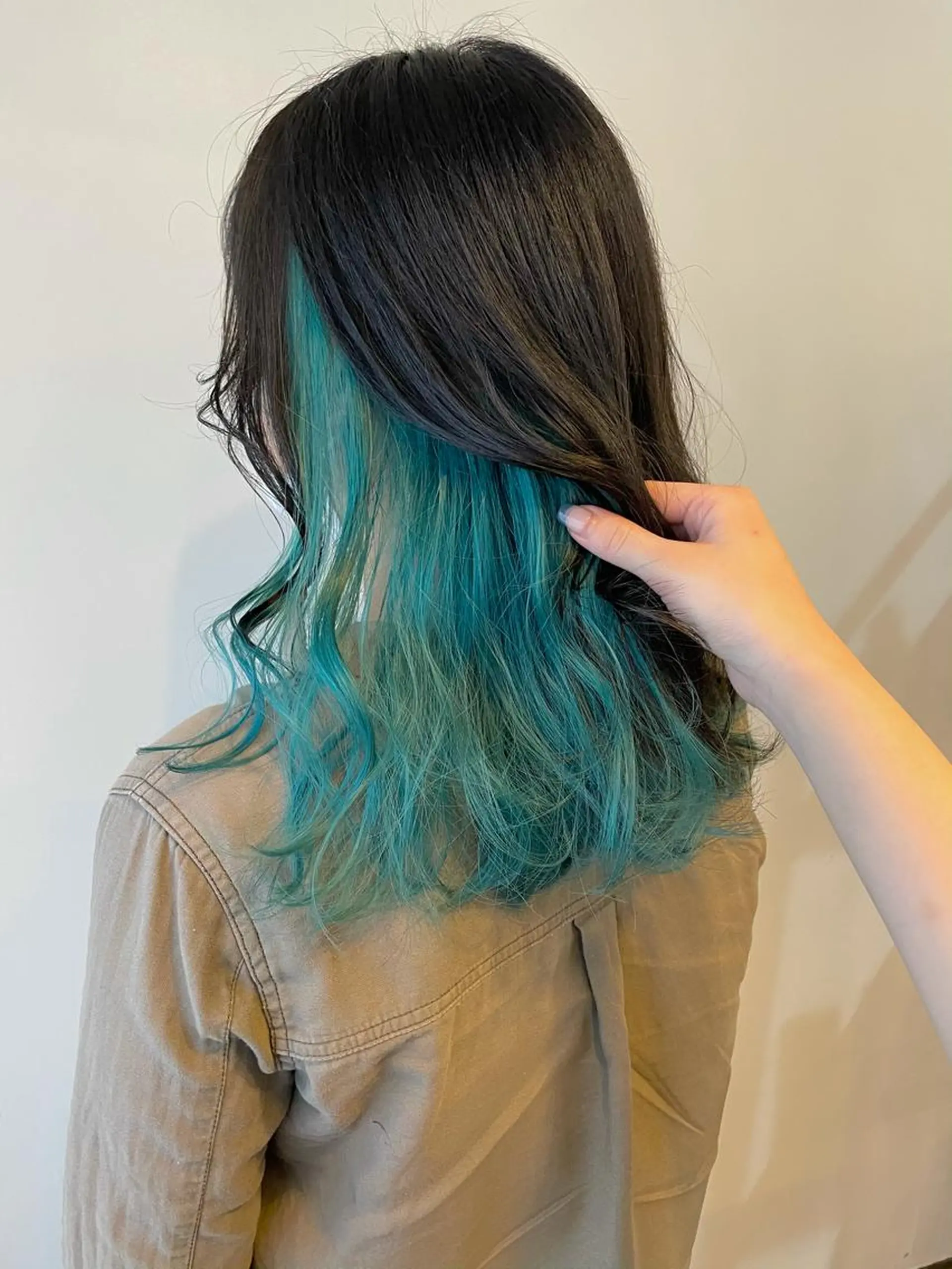 セミロング カラー 安藤 佑衣のヘアスタイル