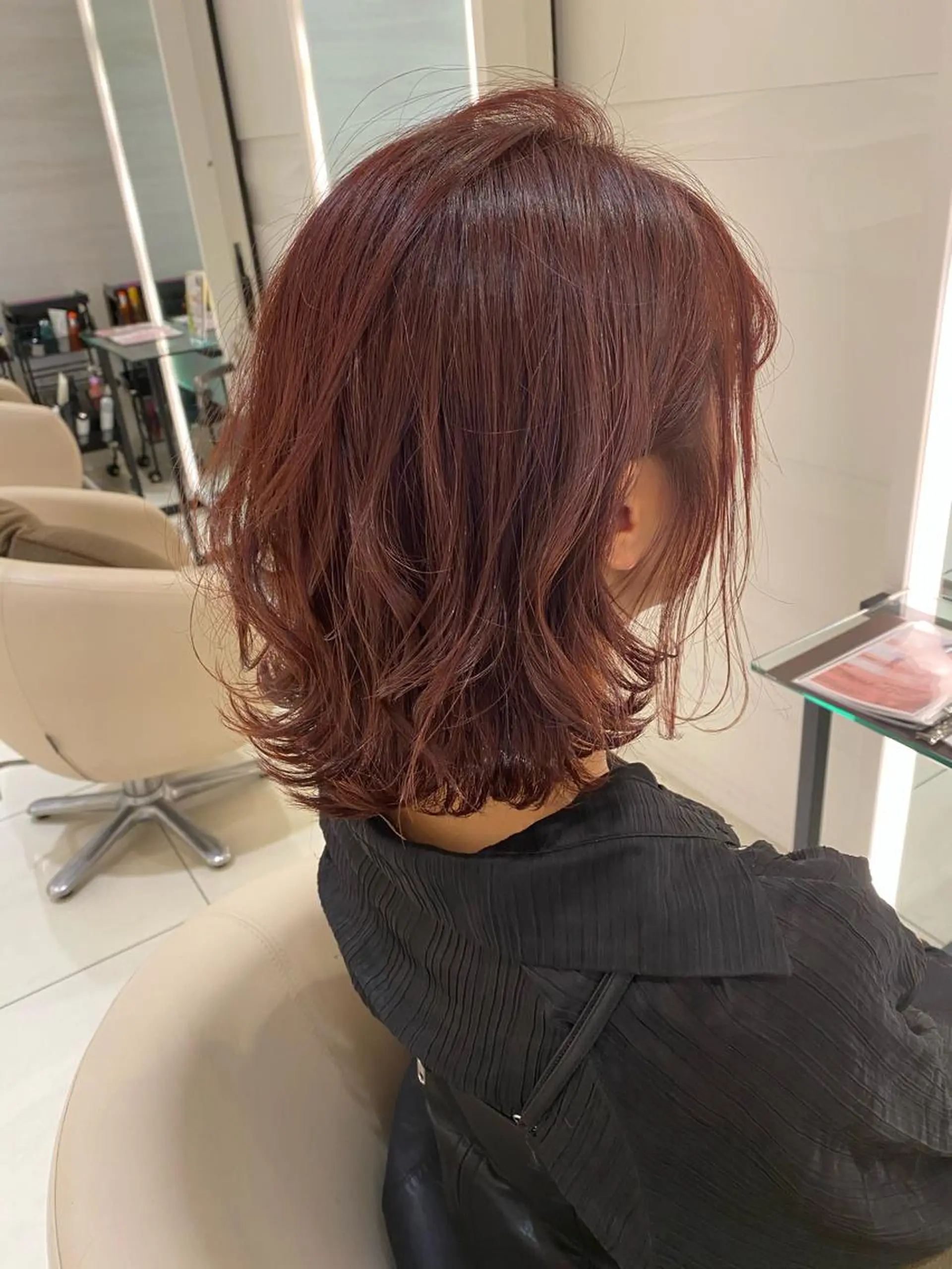 ミディアム カラー 石田 優菜のヘアスタイル