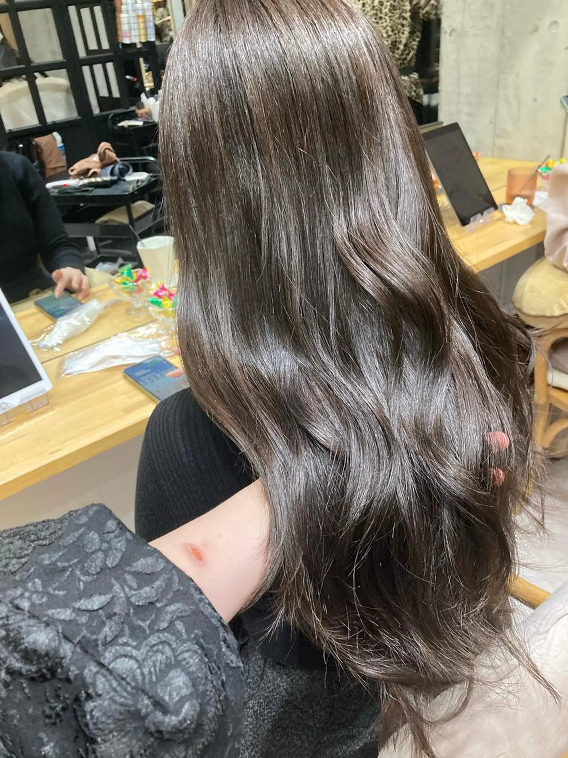 ロング ✨色持ちの良い艶 カラー✨蟹江真世のヘアスタイル