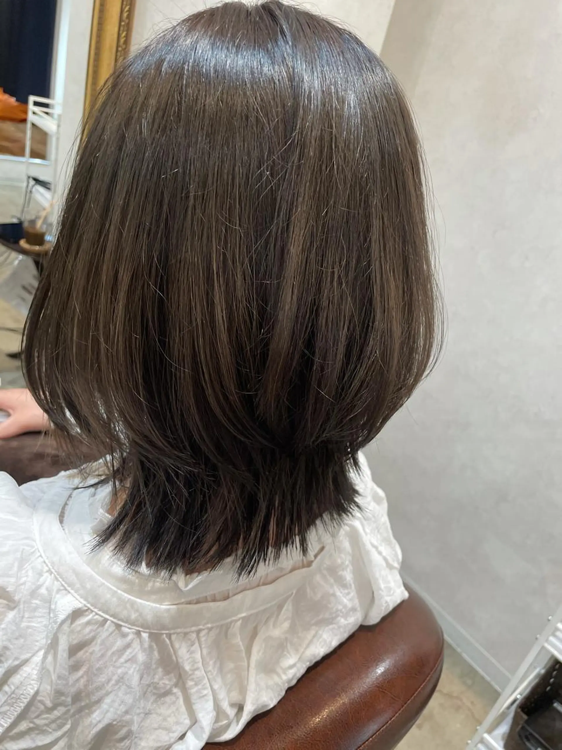 ミディアム カラー アッシュ アッシュブラウン ブラウンカラー 外ハネヘア 透明感カラー💎 AYAのヘアスタイル