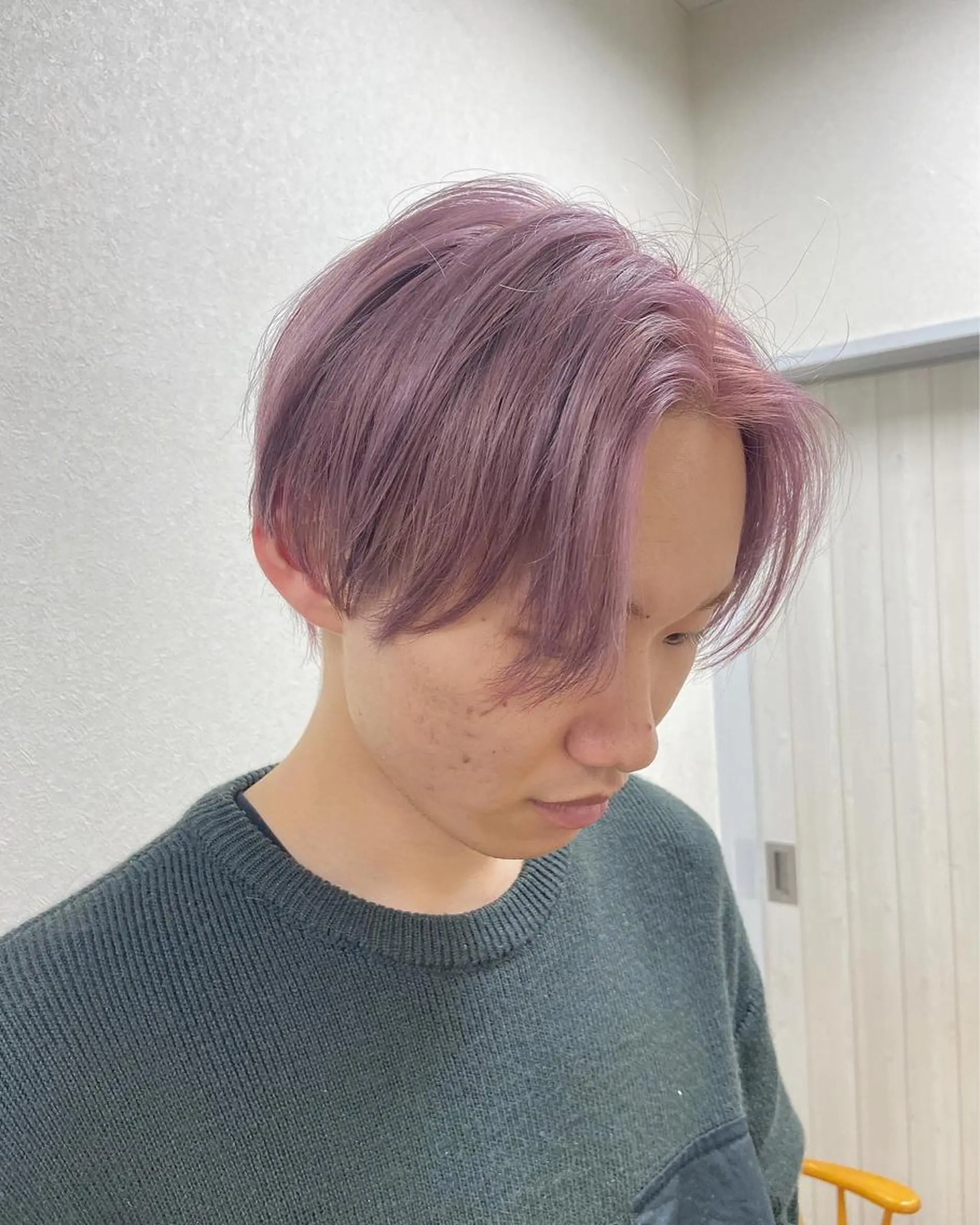 ショート カラー メンズ メンズブリーチ ブリーチ ラベンダーカラー ピンクカラー ピンクラベンダー ヘアカラー トリートメント ウルフ/レイヤー/ ブリーチ/牧原歩夢のヘアスタイル