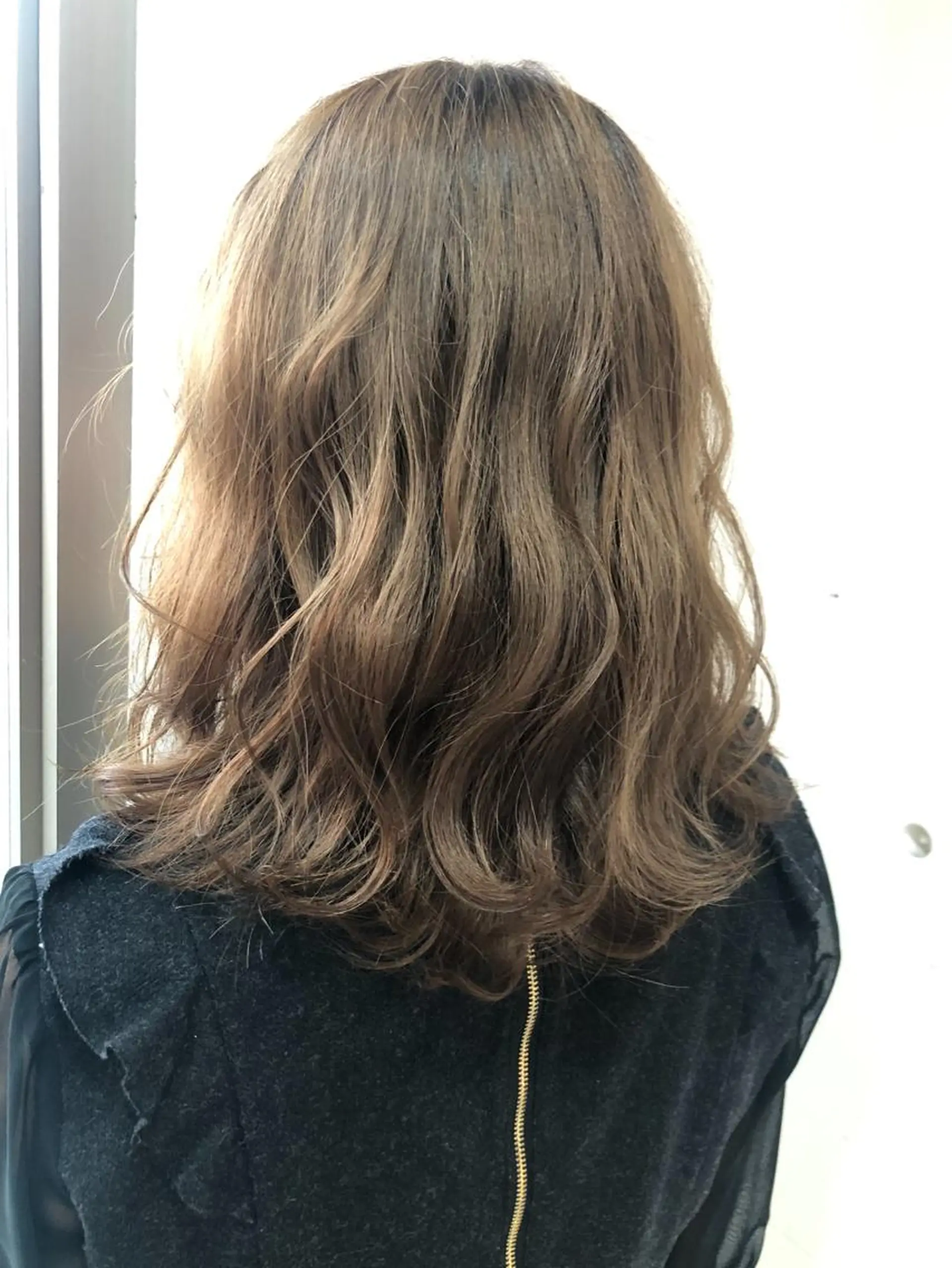 セミロング カラー 脱白髪染め美容師 竹内涼乃のヘアスタイル